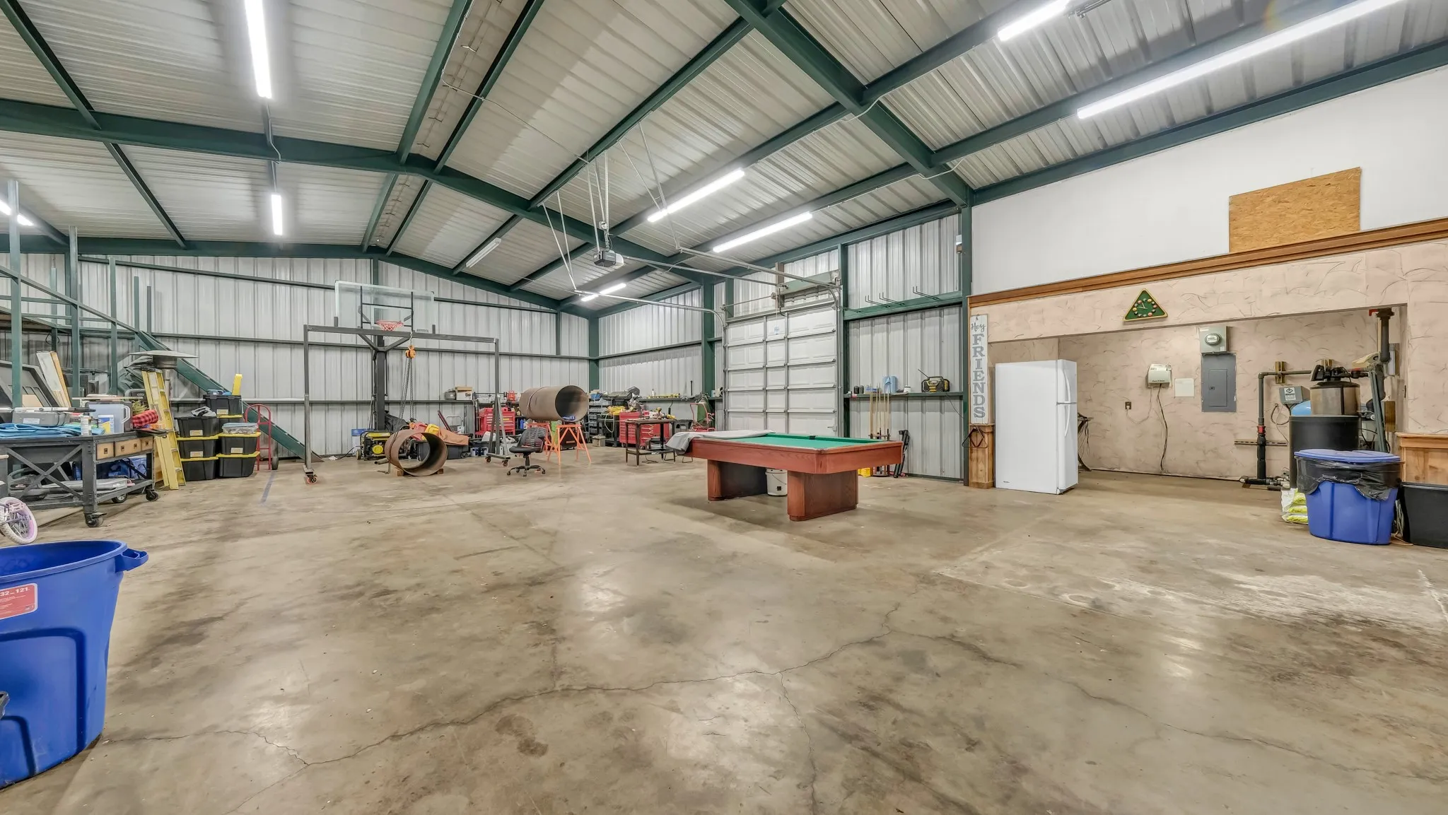 Single Family Residence For Sale in Parker County , 2712 Bethel Road, Weatherford, Texas 76087, 3 Bedrooms, 4 Bathrooms, 3 Garage spaces, 3,338 Sqft, built in 2005, Preowned, Price $1,049,000, mls#21247744, Real Estate Agent in Weatherford, Homes For Sale in Parker county, Homes For Sale in Weatherford, Realtor in Weatherford Texas, Real Estate Brokerage Independent Realty Texas, Luminita Cordes Realtor