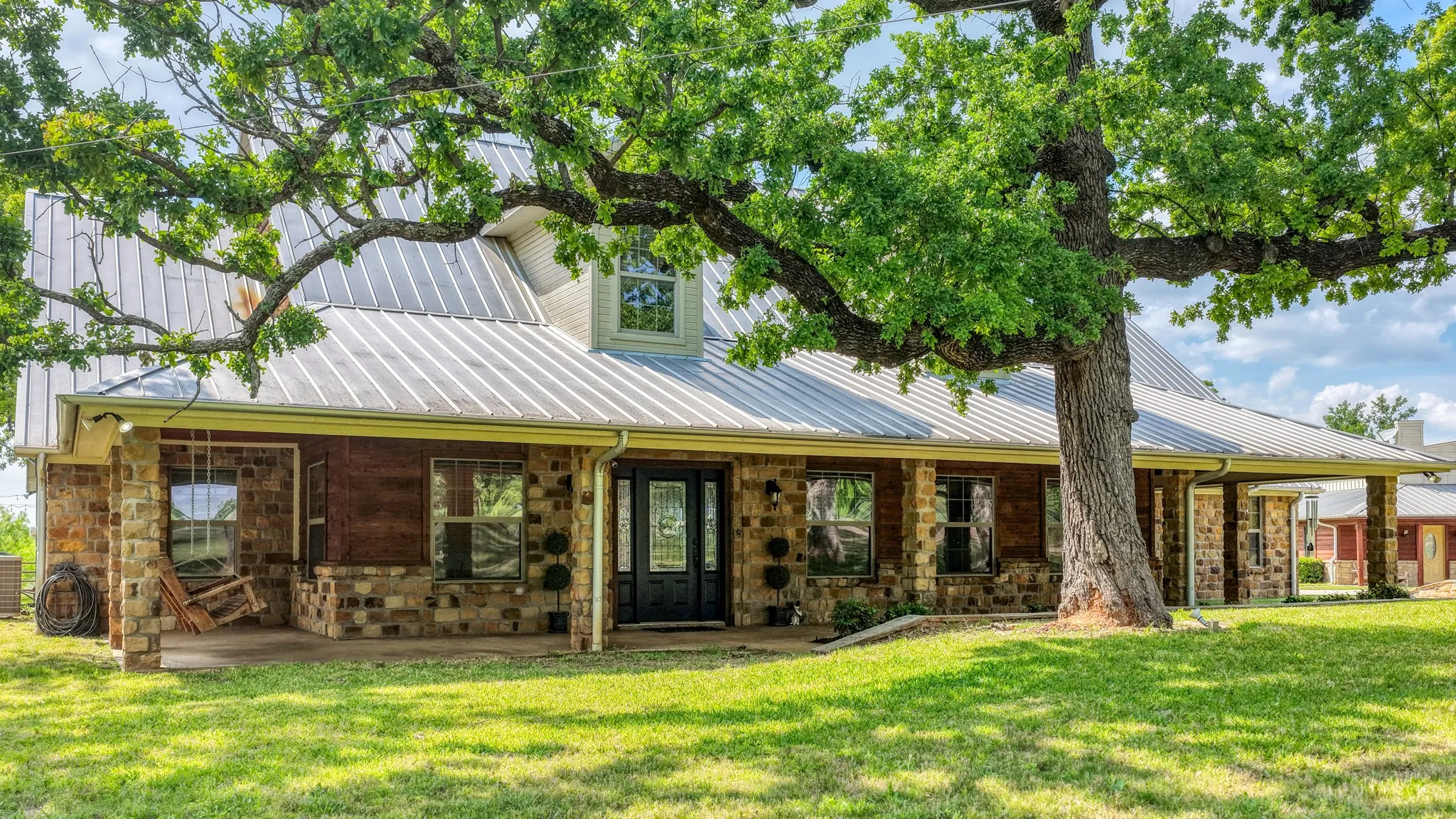 Single Family Residence For Sale in Parker County , 2712 Bethel Road, Weatherford, Texas 76087, 3 Bedrooms, 4 Bathrooms, 3 Garage spaces, 3,338 Sqft, built in 2005, Preowned, Price $1,049,000, mls#21247744, Real Estate Agent in Weatherford, Homes For Sale in Parker county, Homes For Sale in Weatherford, Realtor in Weatherford Texas, Real Estate Brokerage Independent Realty Texas, Luminita Cordes Realtor