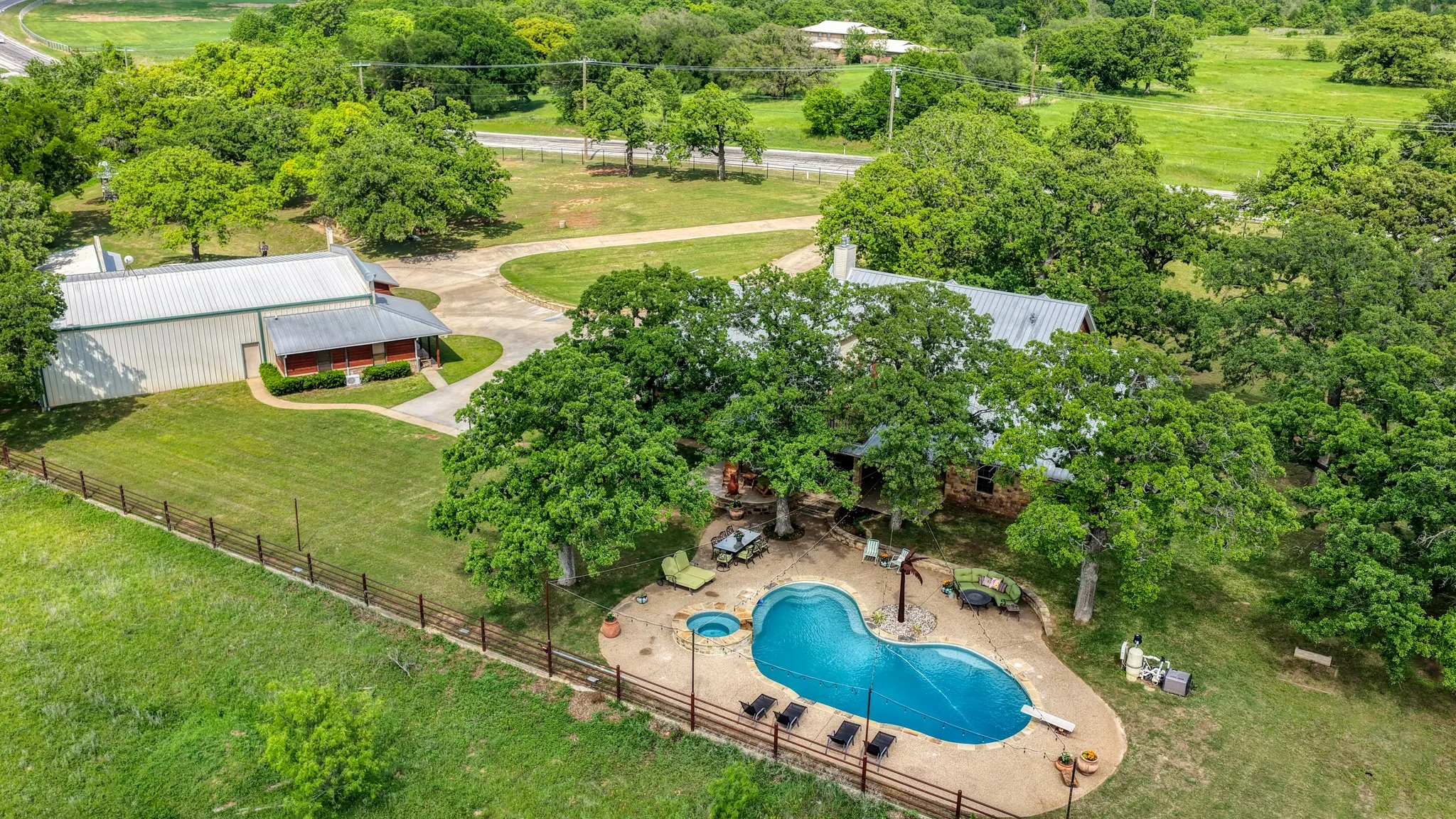 Single Family Residence For Sale in Parker County , 2712 Bethel Road, Weatherford, Texas 76087, 3 Bedrooms, 4 Bathrooms, 3 Garage spaces, 3,338 Sqft, built in 2005, Preowned, Price $1,049,000, mls#21247744, Real Estate Agent in Weatherford, Homes For Sale in Parker county, Homes For Sale in Weatherford, Realtor in Weatherford Texas, Real Estate Brokerage Independent Realty Texas, Luminita Cordes Realtor