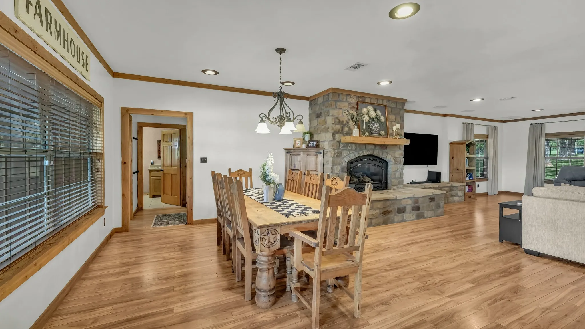 Single Family Residence For Sale in Parker County , 2712 Bethel Road, Weatherford, Texas 76087, 3 Bedrooms, 4 Bathrooms, 3 Garage spaces, 3,338 Sqft, built in 2005, Preowned, Price $1,049,000, mls#21247744, Real Estate Agent in Weatherford, Homes For Sale in Parker county, Homes For Sale in Weatherford, Realtor in Weatherford Texas, Real Estate Brokerage Independent Realty Texas, Luminita Cordes Realtor