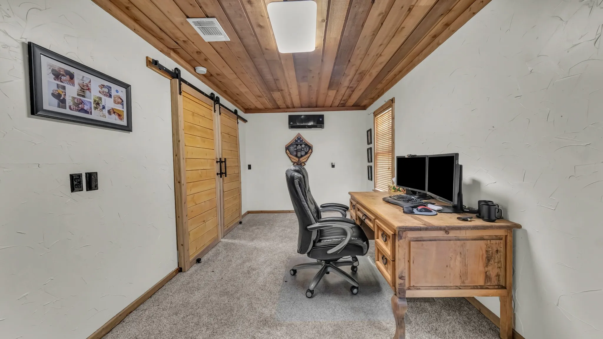 Office or bedroom with huge closet if needed in the shop