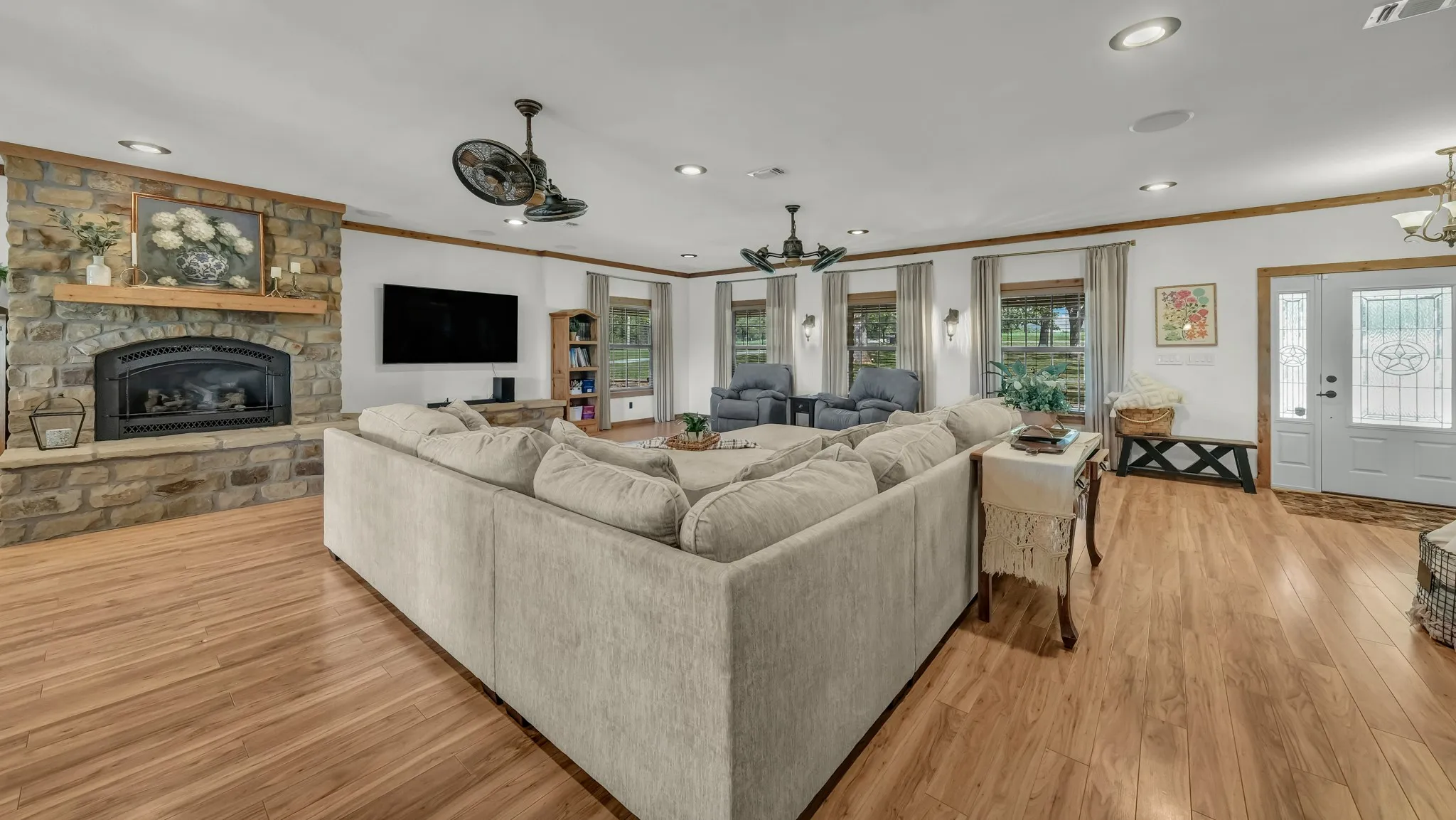Single Family Residence For Sale in Parker County , 2712 Bethel Road, Weatherford, Texas 76087, 3 Bedrooms, 4 Bathrooms, 3 Garage spaces, 3,338 Sqft, built in 2005, Preowned, Price $1,049,000, mls#21247744, Real Estate Agent in Weatherford, Homes For Sale in Parker county, Homes For Sale in Weatherford, Realtor in Weatherford Texas, Real Estate Brokerage Independent Realty Texas, Luminita Cordes Realtor