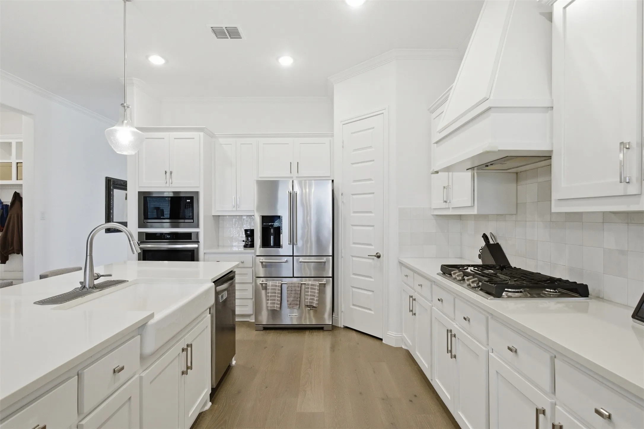 Single Family Residence For Sale in Johnson County , 6008 Glenwood Drive, Joshua, Texas 76058, 3 Bedroom, 3 Bathroom, 3 Garage spaces, 2,707 Sqft, built in 2022, Preowned, mls#21246732, Real Estate Agent in Joshua, Homes For Sale in Johnson county, Homes For Sale in Joshua, Realtor in Joshua Texas, Real Estate Brokerage Independent Realty Texas, Luminita Cordes Realtor