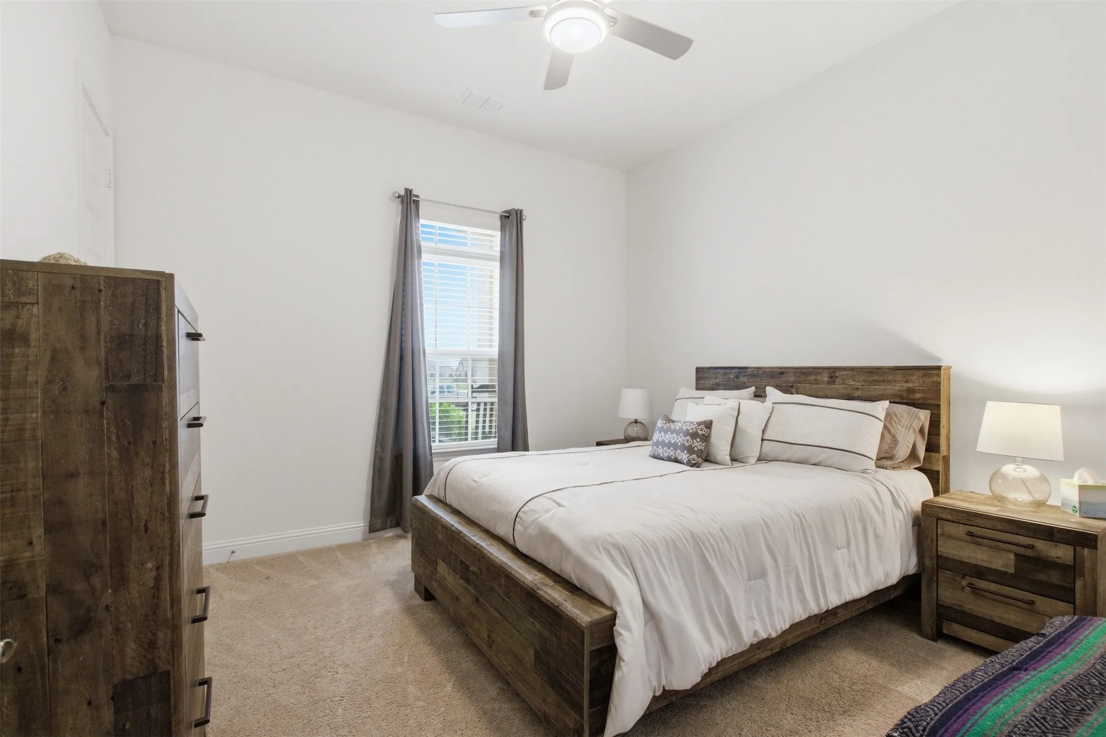 Single Family Residence For Sale in Johnson County , 6008 Glenwood Drive, Joshua, Texas 76058, 3 Bedroom, 3 Bathroom, 3 Garage spaces, 2,707 Sqft, built in 2022, Preowned, mls#21246732, Real Estate Agent in Joshua, Homes For Sale in Johnson county, Homes For Sale in Joshua, Realtor in Joshua Texas, Real Estate Brokerage Independent Realty Texas, Luminita Cordes Realtor