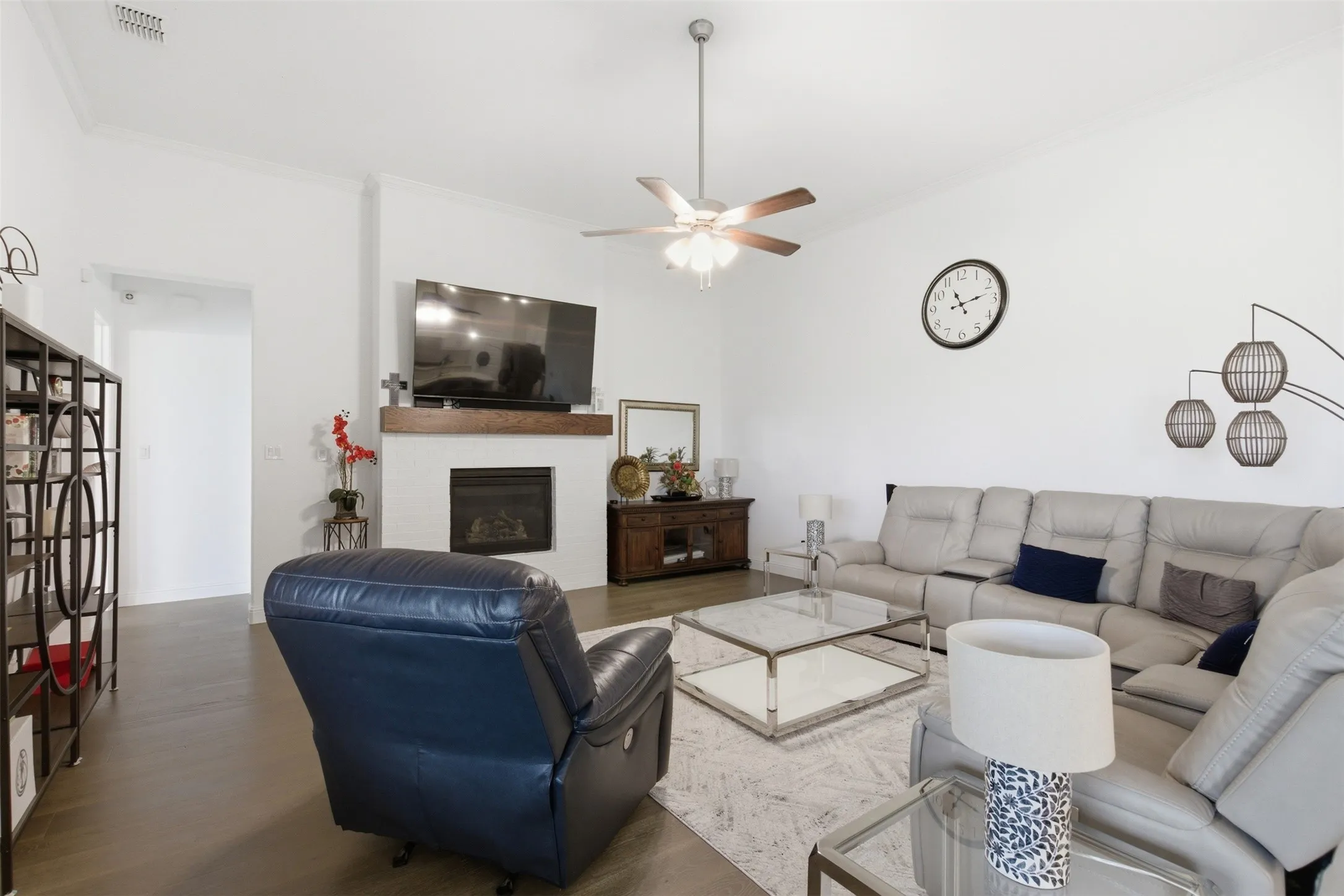 Single Family Residence For Sale in Johnson County , 6008 Glenwood Drive, Joshua, Texas 76058, 3 Bedroom, 3 Bathroom, 3 Garage spaces, 2,707 Sqft, built in 2022, Preowned, mls#21246732, Real Estate Agent in Joshua, Homes For Sale in Johnson county, Homes For Sale in Joshua, Realtor in Joshua Texas, Real Estate Brokerage Independent Realty Texas, Luminita Cordes Realtor