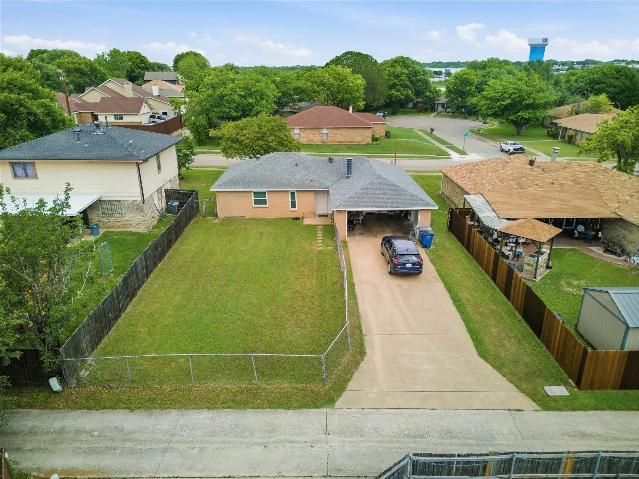 Single Family Residence For Sale in Dallas County , 7220 Elderberry Lane, Dallas, Texas 75249, 3 Bedroom, 2 Bathroom, 2 Garage spaces, 1,252 Sqft, built in 1981, mls#21245927, Real Estate Agent in Dallas, Homes For Sale in Dallas county, Homes For Sale in Dallas, Realtor in Dallas Texas, Real Estate Brokerage Independent Realty Texas, Luminita Cordes Realtor