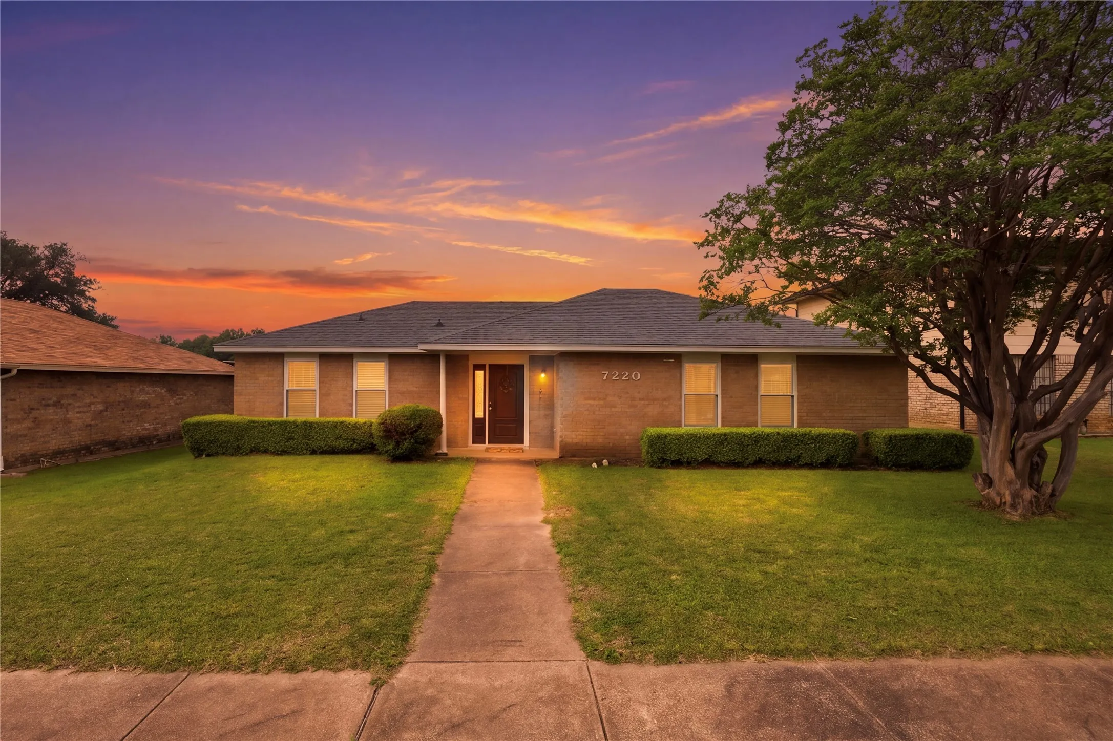 Single Family Residence For Sale in Dallas County , 7220 Elderberry Lane, Dallas, Texas 75249, 3 Bedroom, 2 Bathroom, 2 Garage spaces, 1,252 Sqft, built in 1981, mls#21245927, Real Estate Agent in Dallas, Homes For Sale in Dallas county, Homes For Sale in Dallas, Realtor in Dallas Texas, Real Estate Brokerage Independent Realty Texas, Luminita Cordes Realtor