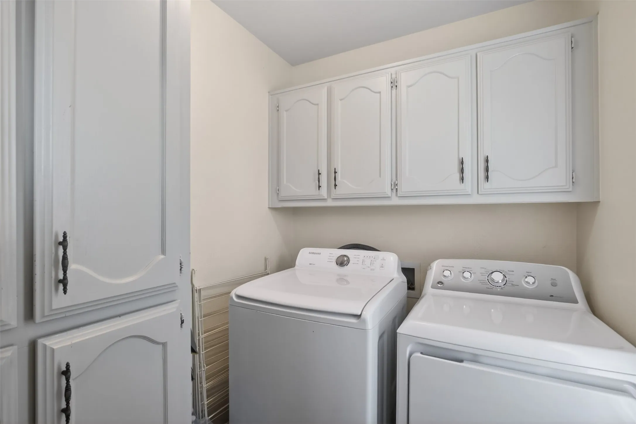 Single Family Residence For Sale in Dallas County , 7220 Elderberry Lane, Dallas, Texas 75249, 3 Bedroom, 2 Bathroom, 2 Garage spaces, 1,252 Sqft, built in 1981, mls#21245927, Real Estate Agent in Dallas, Homes For Sale in Dallas county, Homes For Sale in Dallas, Realtor in Dallas Texas, Real Estate Brokerage Independent Realty Texas, Luminita Cordes Realtor