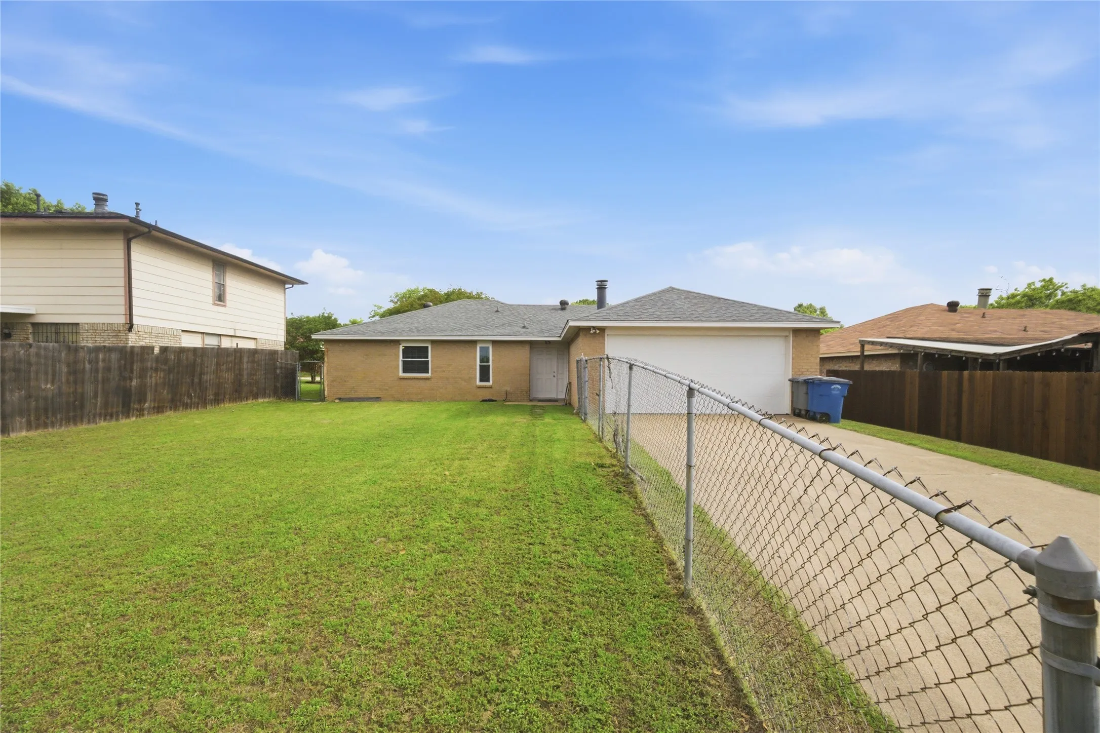 Single Family Residence For Sale in Dallas County , 7220 Elderberry Lane, Dallas, Texas 75249, 3 Bedroom, 2 Bathroom, 2 Garage spaces, 1,252 Sqft, built in 1981, mls#21245927, Real Estate Agent in Dallas, Homes For Sale in Dallas county, Homes For Sale in Dallas, Realtor in Dallas Texas, Real Estate Brokerage Independent Realty Texas, Luminita Cordes Realtor