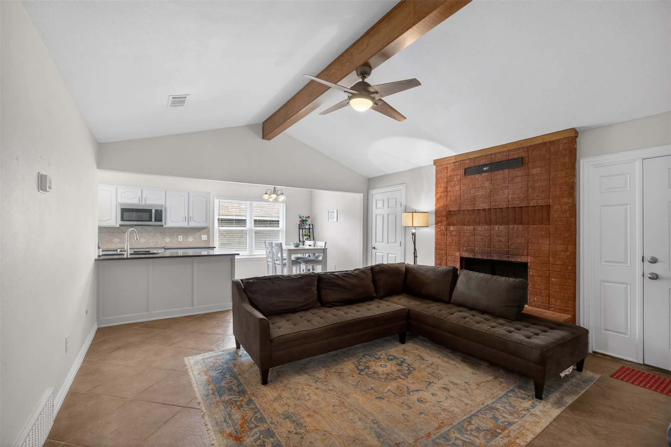 Single Family Residence For Sale in Dallas County , 7220 Elderberry Lane, Dallas, Texas 75249, 3 Bedroom, 2 Bathroom, 2 Garage spaces, 1,252 Sqft, built in 1981, mls#21245927, Real Estate Agent in Dallas, Homes For Sale in Dallas county, Homes For Sale in Dallas, Realtor in Dallas Texas, Real Estate Brokerage Independent Realty Texas, Luminita Cordes Realtor