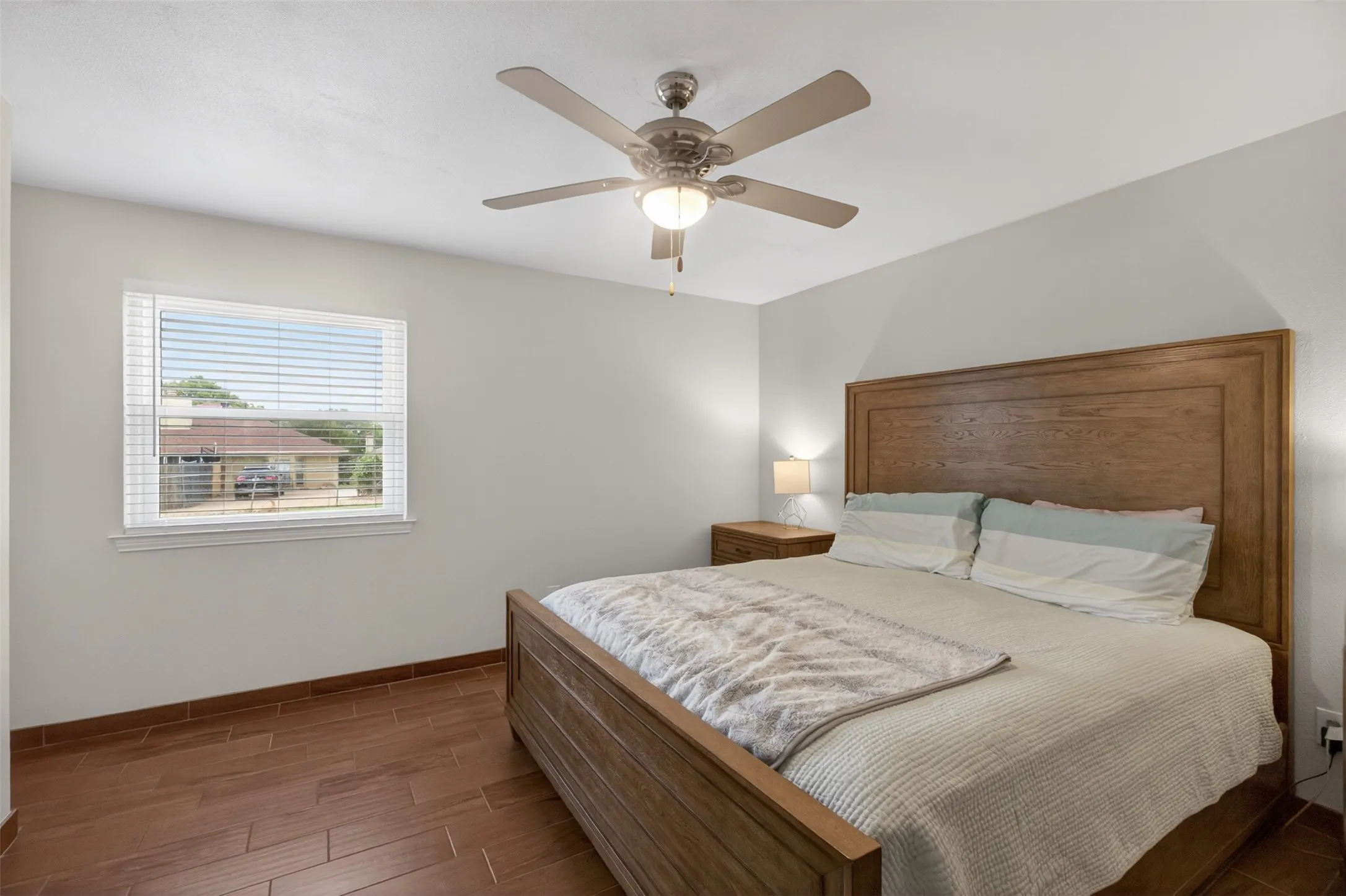 Single Family Residence For Sale in Dallas County , 7220 Elderberry Lane, Dallas, Texas 75249, 3 Bedroom, 2 Bathroom, 2 Garage spaces, 1,252 Sqft, built in 1981, mls#21245927, Real Estate Agent in Dallas, Homes For Sale in Dallas county, Homes For Sale in Dallas, Realtor in Dallas Texas, Real Estate Brokerage Independent Realty Texas, Luminita Cordes Realtor