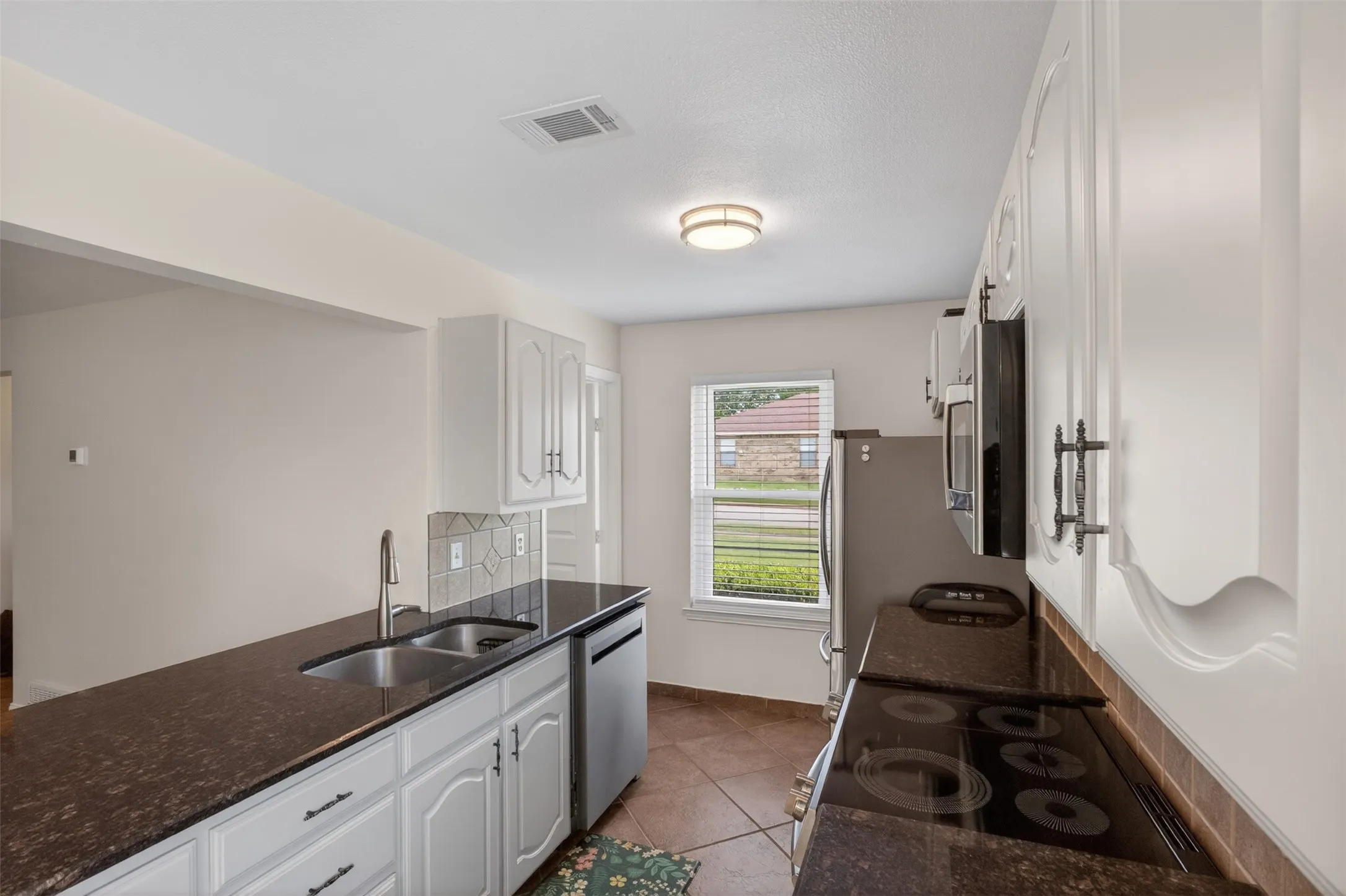 Single Family Residence For Sale in Dallas County , 7220 Elderberry Lane, Dallas, Texas 75249, 3 Bedroom, 2 Bathroom, 2 Garage spaces, 1,252 Sqft, built in 1981, mls#21245927, Real Estate Agent in Dallas, Homes For Sale in Dallas county, Homes For Sale in Dallas, Realtor in Dallas Texas, Real Estate Brokerage Independent Realty Texas, Luminita Cordes Realtor