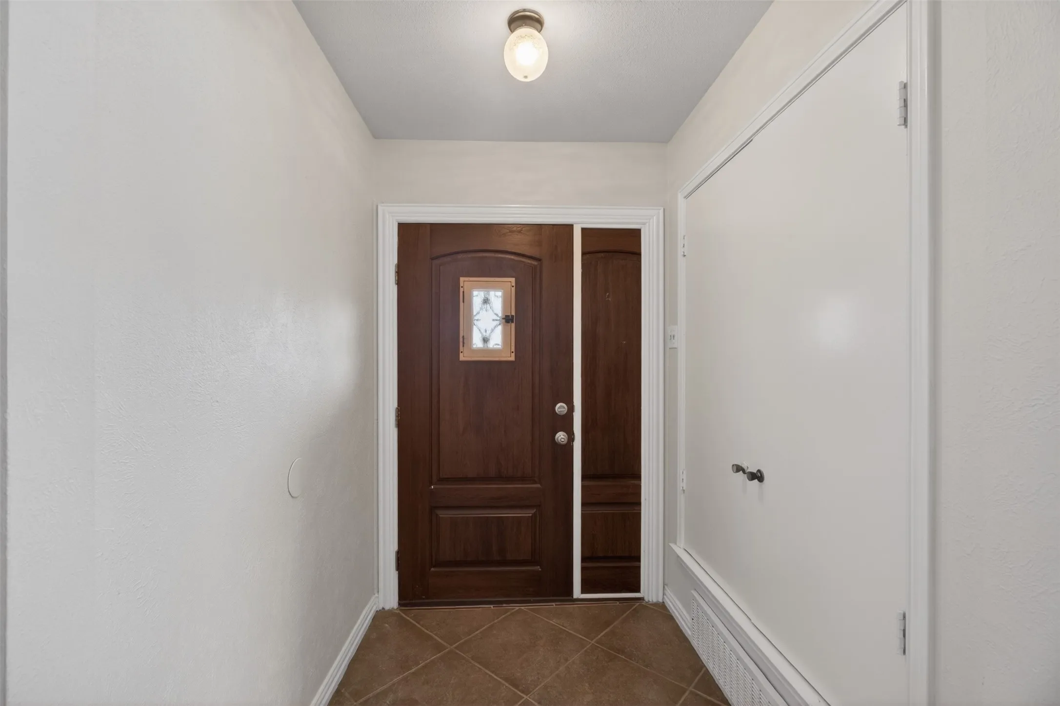 Single Family Residence For Sale in Dallas County , 7220 Elderberry Lane, Dallas, Texas 75249, 3 Bedroom, 2 Bathroom, 2 Garage spaces, 1,252 Sqft, built in 1981, mls#21245927, Real Estate Agent in Dallas, Homes For Sale in Dallas county, Homes For Sale in Dallas, Realtor in Dallas Texas, Real Estate Brokerage Independent Realty Texas, Luminita Cordes Realtor
