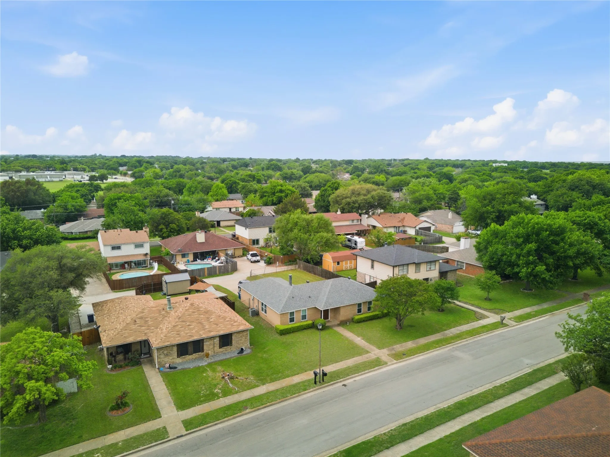 Single Family Residence For Sale in Dallas County , 7220 Elderberry Lane, Dallas, Texas 75249, 3 Bedroom, 2 Bathroom, 2 Garage spaces, 1,252 Sqft, built in 1981, mls#21245927, Real Estate Agent in Dallas, Homes For Sale in Dallas county, Homes For Sale in Dallas, Realtor in Dallas Texas, Real Estate Brokerage Independent Realty Texas, Luminita Cordes Realtor