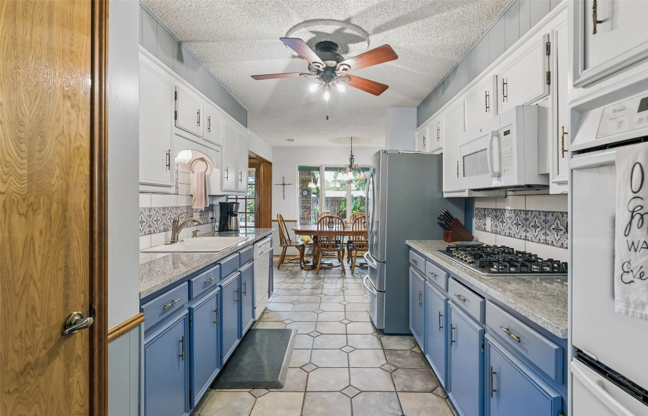 Single Family Residence For Sale in Tarrant County , 5707 Trail Crest Drive, Arlington, Texas 76017, 4 Bedroom, 2 Bathroom, 2 Garage spaces, 1,954 Sqft, built in 1977, Preowned, mls#21247902, Real Estate Agent in Arlington, Homes For Sale in Tarrant county, Homes For Sale in Arlington, Realtor in Arlington Texas, Real Estate Brokerage Independent Realty Texas, Luminita Cordes Realtor