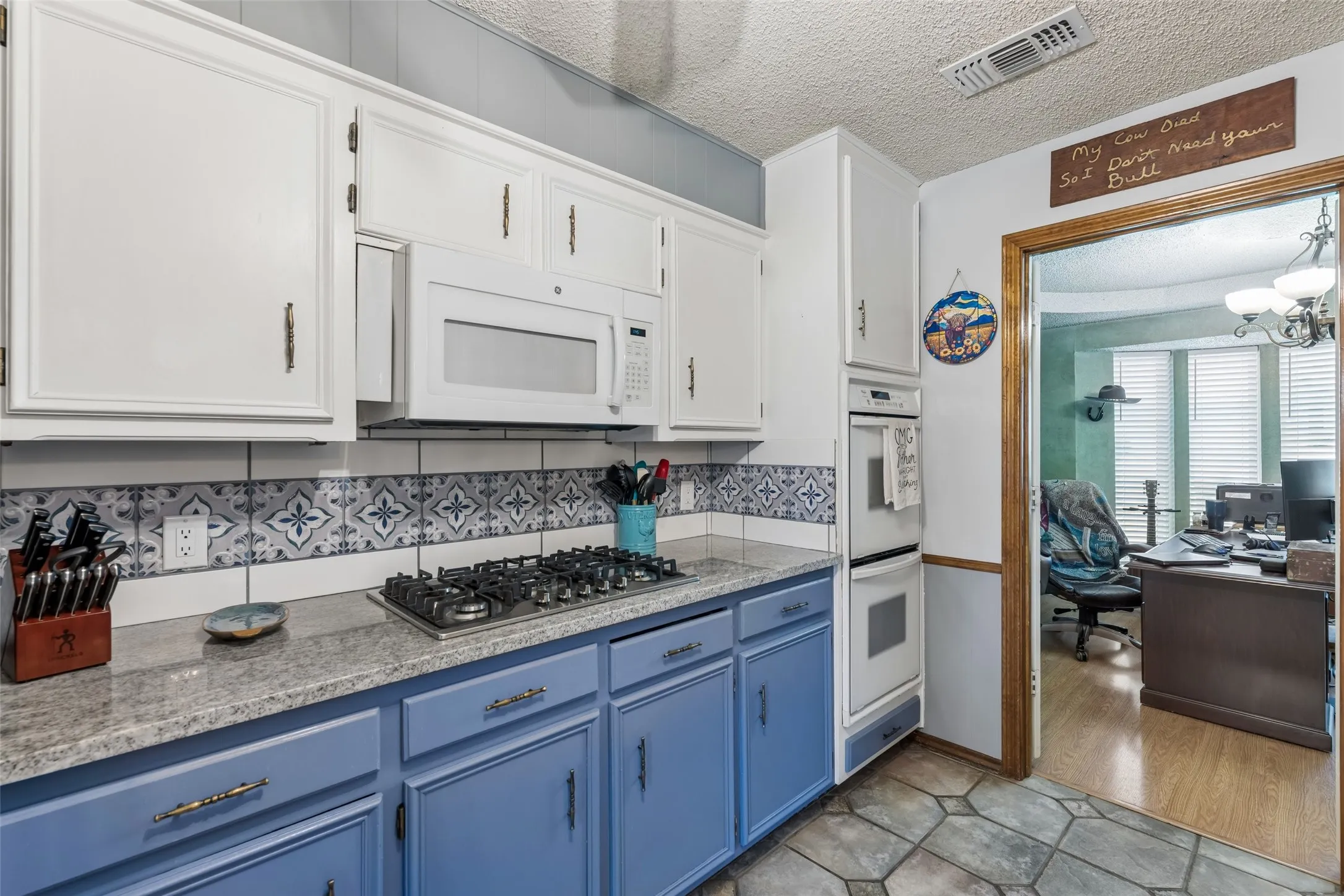 Single Family Residence For Sale in Tarrant County , 5707 Trail Crest Drive, Arlington, Texas 76017, 4 Bedroom, 2 Bathroom, 2 Garage spaces, 1,954 Sqft, built in 1977, Preowned, mls#21247902, Real Estate Agent in Arlington, Homes For Sale in Tarrant county, Homes For Sale in Arlington, Realtor in Arlington Texas, Real Estate Brokerage Independent Realty Texas, Luminita Cordes Realtor