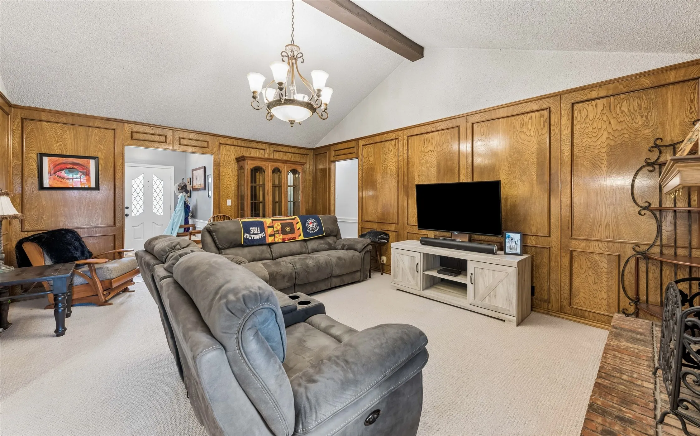 Single Family Residence For Sale in Tarrant County , 5707 Trail Crest Drive, Arlington, Texas 76017, 4 Bedroom, 2 Bathroom, 2 Garage spaces, 1,954 Sqft, built in 1977, Preowned, mls#21247902, Real Estate Agent in Arlington, Homes For Sale in Tarrant county, Homes For Sale in Arlington, Realtor in Arlington Texas, Real Estate Brokerage Independent Realty Texas, Luminita Cordes Realtor