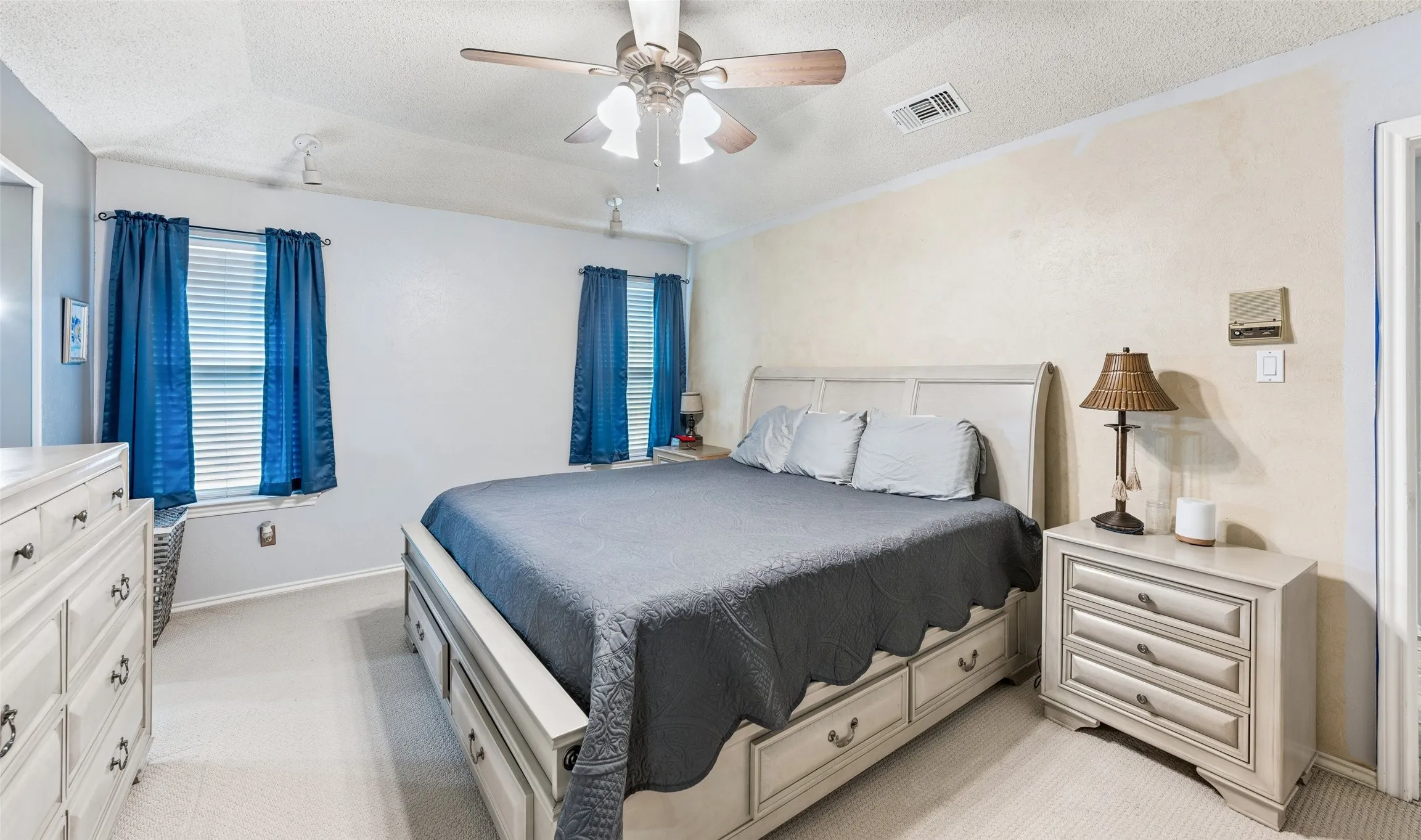 Single Family Residence For Sale in Tarrant County , 5707 Trail Crest Drive, Arlington, Texas 76017, 4 Bedroom, 2 Bathroom, 2 Garage spaces, 1,954 Sqft, built in 1977, Preowned, mls#21247902, Real Estate Agent in Arlington, Homes For Sale in Tarrant county, Homes For Sale in Arlington, Realtor in Arlington Texas, Real Estate Brokerage Independent Realty Texas, Luminita Cordes Realtor