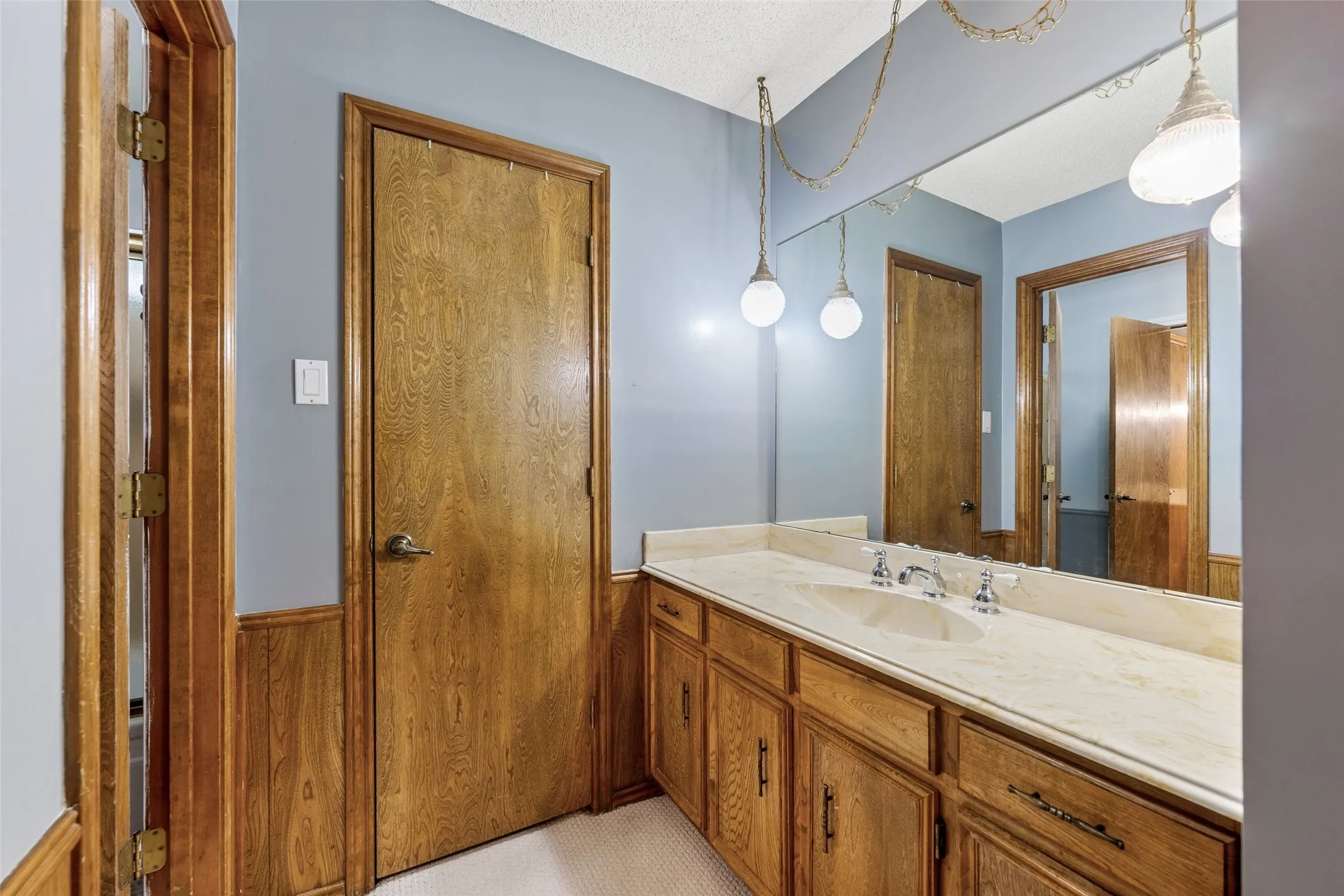 Single Family Residence For Sale in Tarrant County , 5707 Trail Crest Drive, Arlington, Texas 76017, 4 Bedroom, 2 Bathroom, 2 Garage spaces, 1,954 Sqft, built in 1977, Preowned, mls#21247902, Real Estate Agent in Arlington, Homes For Sale in Tarrant county, Homes For Sale in Arlington, Realtor in Arlington Texas, Real Estate Brokerage Independent Realty Texas, Luminita Cordes Realtor