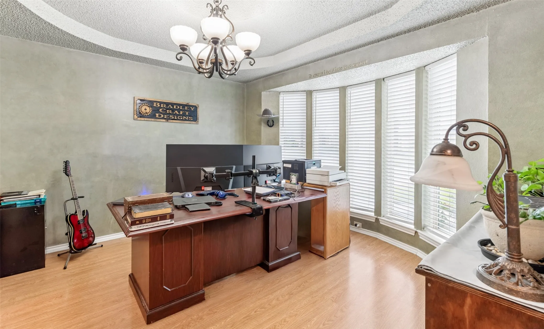 Single Family Residence For Sale in Tarrant County , 5707 Trail Crest Drive, Arlington, Texas 76017, 4 Bedroom, 2 Bathroom, 2 Garage spaces, 1,954 Sqft, built in 1977, Preowned, mls#21247902, Real Estate Agent in Arlington, Homes For Sale in Tarrant county, Homes For Sale in Arlington, Realtor in Arlington Texas, Real Estate Brokerage Independent Realty Texas, Luminita Cordes Realtor