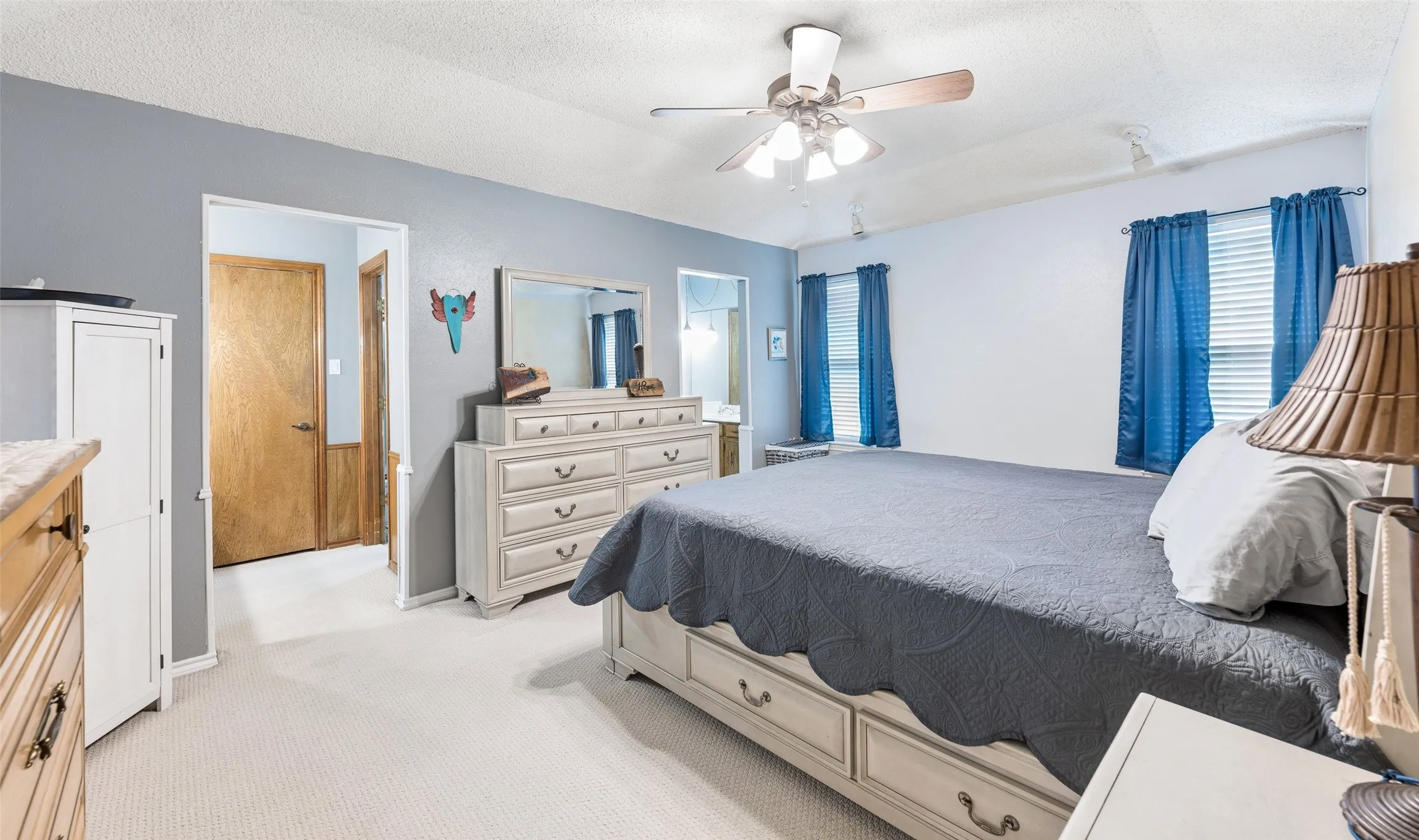 Single Family Residence For Sale in Tarrant County , 5707 Trail Crest Drive, Arlington, Texas 76017, 4 Bedroom, 2 Bathroom, 2 Garage spaces, 1,954 Sqft, built in 1977, Preowned, mls#21247902, Real Estate Agent in Arlington, Homes For Sale in Tarrant county, Homes For Sale in Arlington, Realtor in Arlington Texas, Real Estate Brokerage Independent Realty Texas, Luminita Cordes Realtor