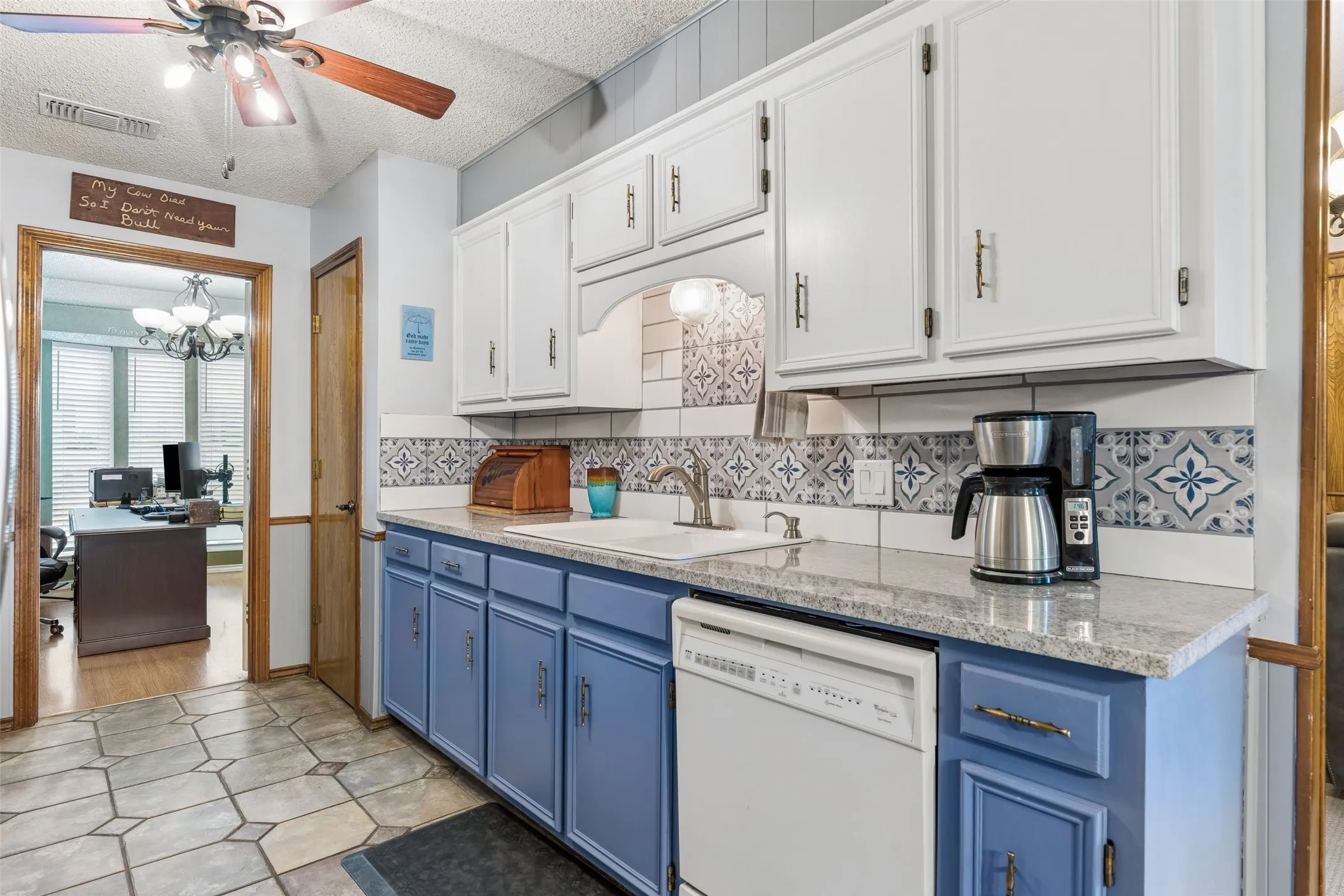 Single Family Residence For Sale in Tarrant County , 5707 Trail Crest Drive, Arlington, Texas 76017, 4 Bedroom, 2 Bathroom, 2 Garage spaces, 1,954 Sqft, built in 1977, Preowned, mls#21247902, Real Estate Agent in Arlington, Homes For Sale in Tarrant county, Homes For Sale in Arlington, Realtor in Arlington Texas, Real Estate Brokerage Independent Realty Texas, Luminita Cordes Realtor