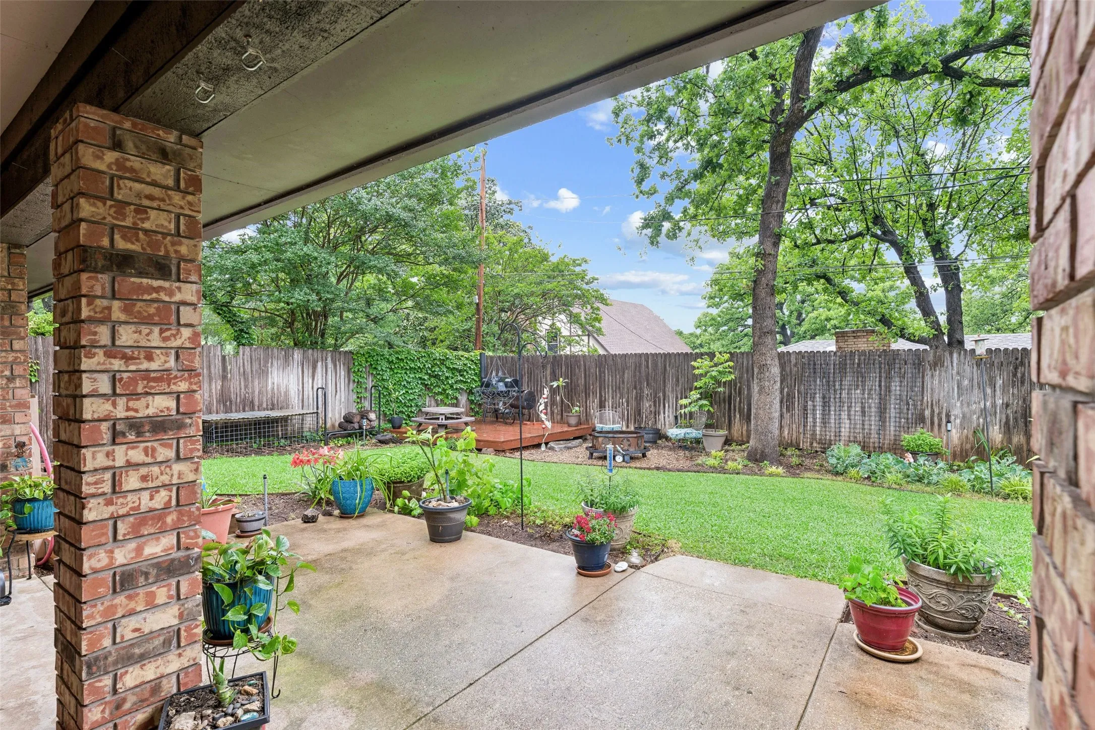 Single Family Residence For Sale in Tarrant County , 5707 Trail Crest Drive, Arlington, Texas 76017, 4 Bedroom, 2 Bathroom, 2 Garage spaces, 1,954 Sqft, built in 1977, Preowned, mls#21247902, Real Estate Agent in Arlington, Homes For Sale in Tarrant county, Homes For Sale in Arlington, Realtor in Arlington Texas, Real Estate Brokerage Independent Realty Texas, Luminita Cordes Realtor