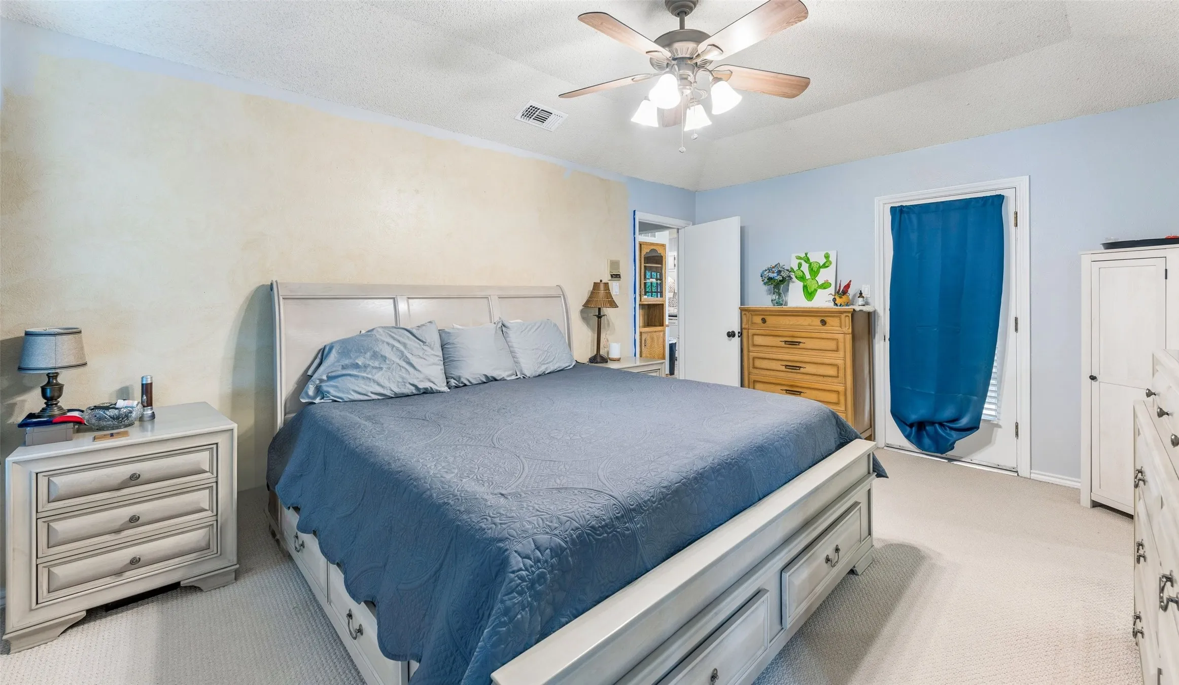 Single Family Residence For Sale in Tarrant County , 5707 Trail Crest Drive, Arlington, Texas 76017, 4 Bedroom, 2 Bathroom, 2 Garage spaces, 1,954 Sqft, built in 1977, Preowned, mls#21247902, Real Estate Agent in Arlington, Homes For Sale in Tarrant county, Homes For Sale in Arlington, Realtor in Arlington Texas, Real Estate Brokerage Independent Realty Texas, Luminita Cordes Realtor