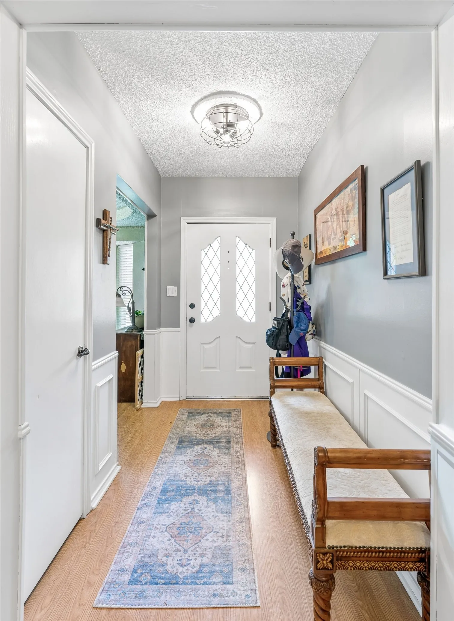 Single Family Residence For Sale in Tarrant County , 5707 Trail Crest Drive, Arlington, Texas 76017, 4 Bedroom, 2 Bathroom, 2 Garage spaces, 1,954 Sqft, built in 1977, Preowned, mls#21247902, Real Estate Agent in Arlington, Homes For Sale in Tarrant county, Homes For Sale in Arlington, Realtor in Arlington Texas, Real Estate Brokerage Independent Realty Texas, Luminita Cordes Realtor