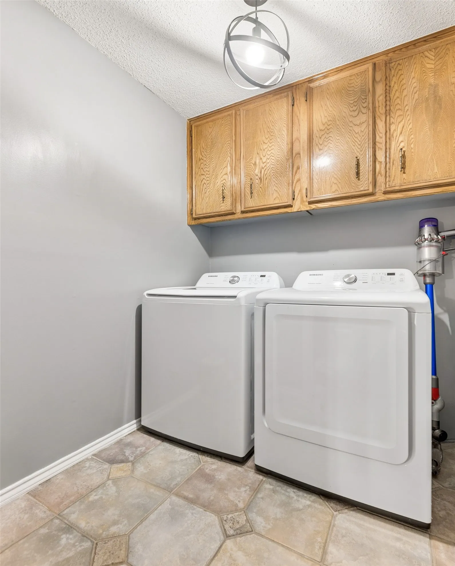 Single Family Residence For Sale in Tarrant County , 5707 Trail Crest Drive, Arlington, Texas 76017, 4 Bedroom, 2 Bathroom, 2 Garage spaces, 1,954 Sqft, built in 1977, Preowned, mls#21247902, Real Estate Agent in Arlington, Homes For Sale in Tarrant county, Homes For Sale in Arlington, Realtor in Arlington Texas, Real Estate Brokerage Independent Realty Texas, Luminita Cordes Realtor