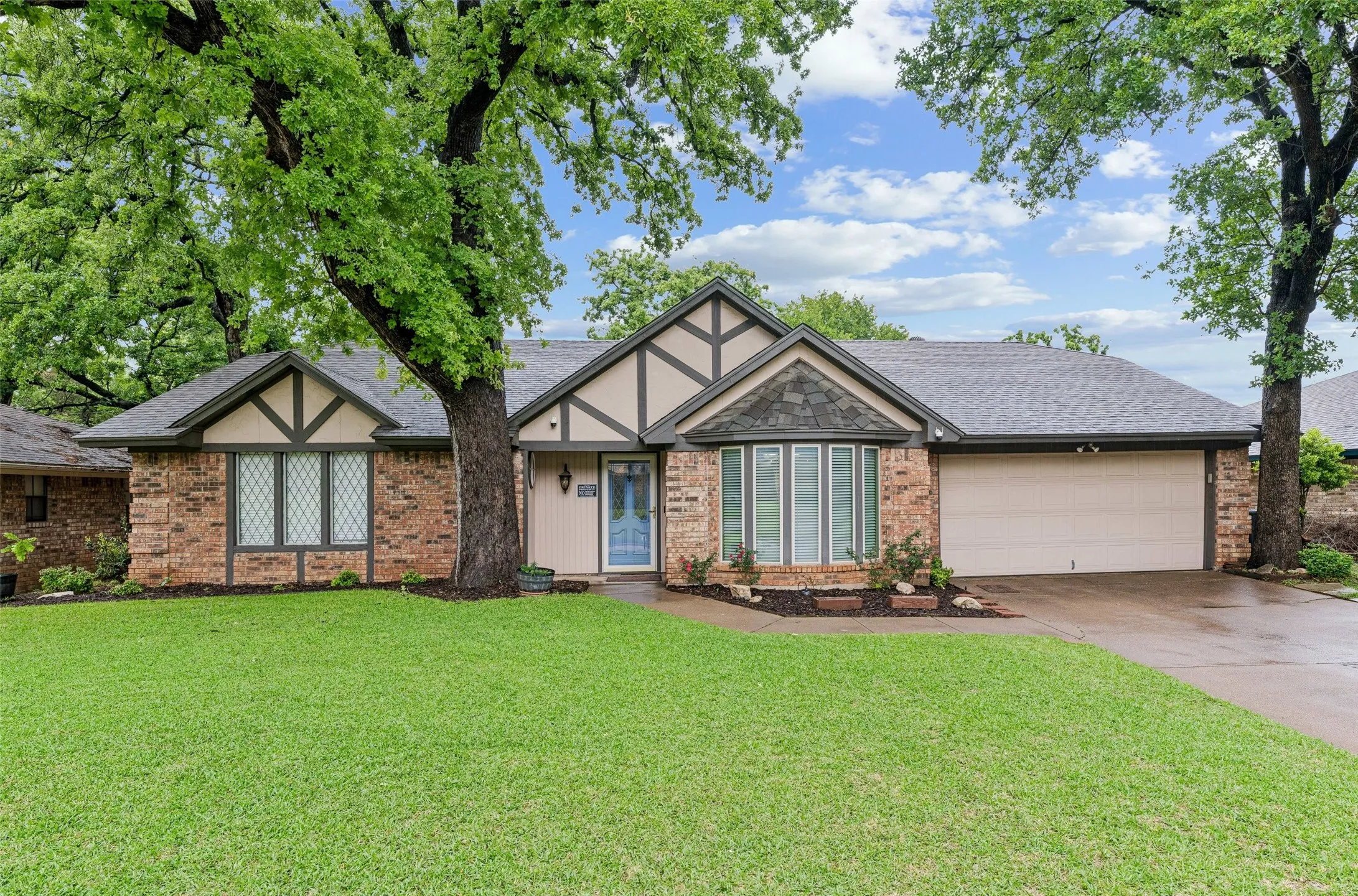 Single Family Residence For Sale in Tarrant County , 5707 Trail Crest Drive, Arlington, Texas 76017, 4 Bedroom, 2 Bathroom, 2 Garage spaces, 1,954 Sqft, built in 1977, Preowned, mls#21247902, Real Estate Agent in Arlington, Homes For Sale in Tarrant county, Homes For Sale in Arlington, Realtor in Arlington Texas, Real Estate Brokerage Independent Realty Texas, Luminita Cordes Realtor