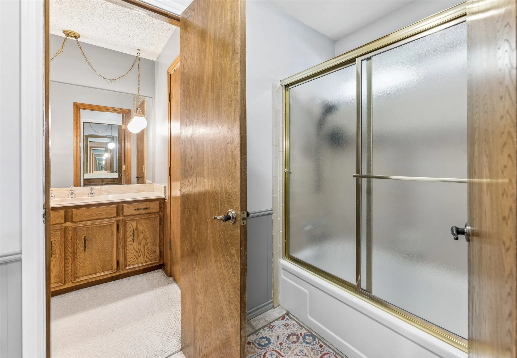 Single Family Residence For Sale in Tarrant County , 5707 Trail Crest Drive, Arlington, Texas 76017, 4 Bedroom, 2 Bathroom, 2 Garage spaces, 1,954 Sqft, built in 1977, Preowned, mls#21247902, Real Estate Agent in Arlington, Homes For Sale in Tarrant county, Homes For Sale in Arlington, Realtor in Arlington Texas, Real Estate Brokerage Independent Realty Texas, Luminita Cordes Realtor