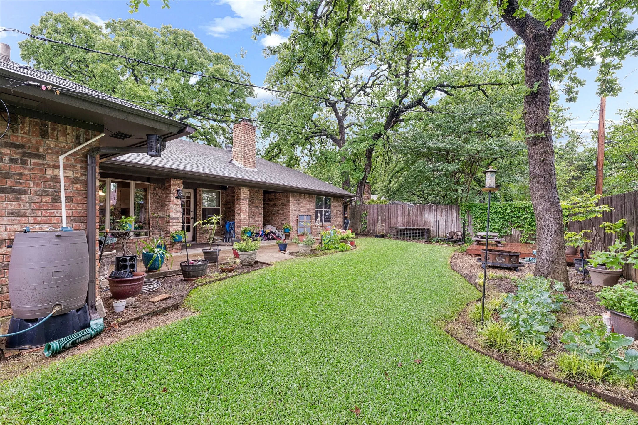 Single Family Residence For Sale in Tarrant County , 5707 Trail Crest Drive, Arlington, Texas 76017, 4 Bedroom, 2 Bathroom, 2 Garage spaces, 1,954 Sqft, built in 1977, Preowned, mls#21247902, Real Estate Agent in Arlington, Homes For Sale in Tarrant county, Homes For Sale in Arlington, Realtor in Arlington Texas, Real Estate Brokerage Independent Realty Texas, Luminita Cordes Realtor