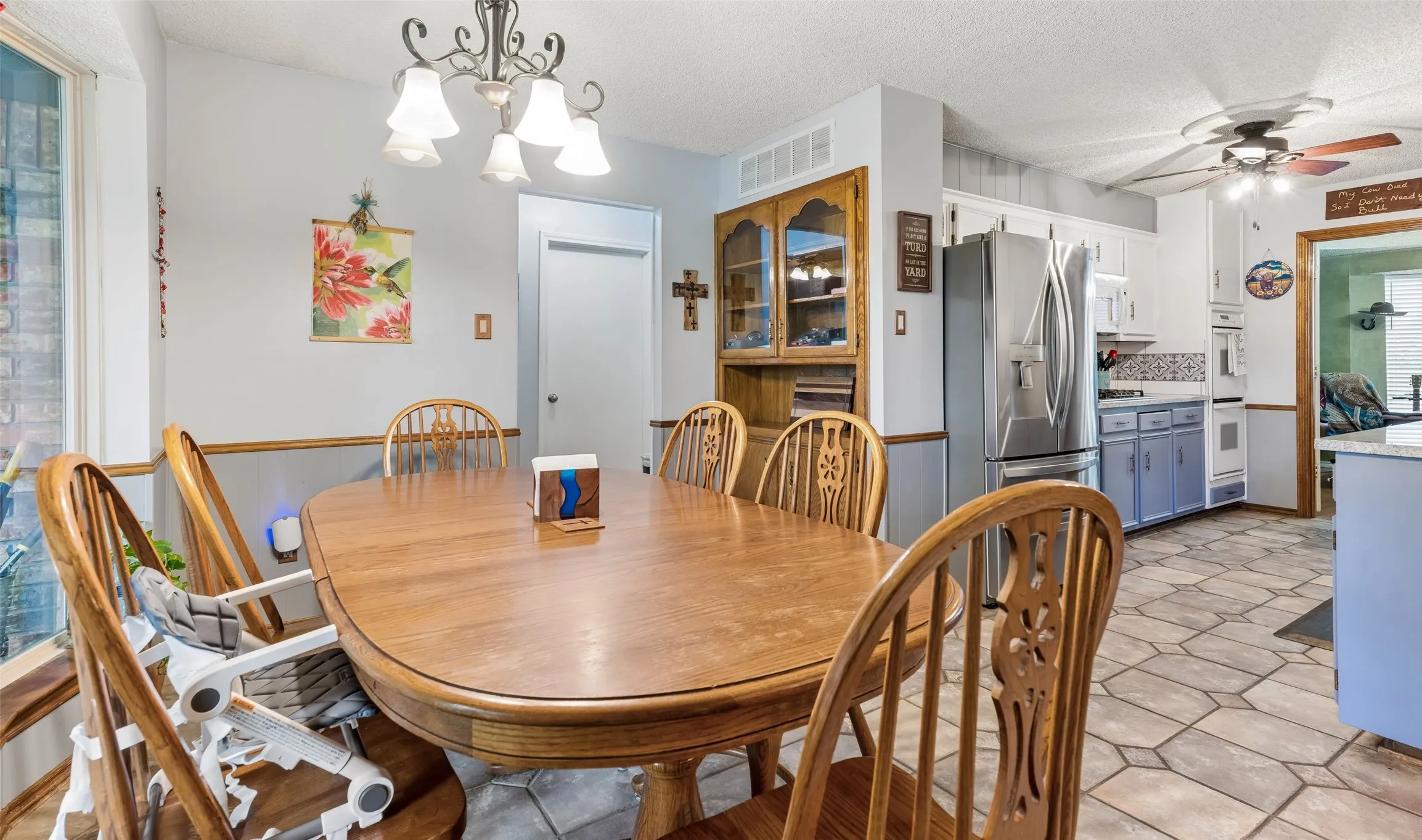 Single Family Residence For Sale in Tarrant County , 5707 Trail Crest Drive, Arlington, Texas 76017, 4 Bedroom, 2 Bathroom, 2 Garage spaces, 1,954 Sqft, built in 1977, Preowned, mls#21247902, Real Estate Agent in Arlington, Homes For Sale in Tarrant county, Homes For Sale in Arlington, Realtor in Arlington Texas, Real Estate Brokerage Independent Realty Texas, Luminita Cordes Realtor