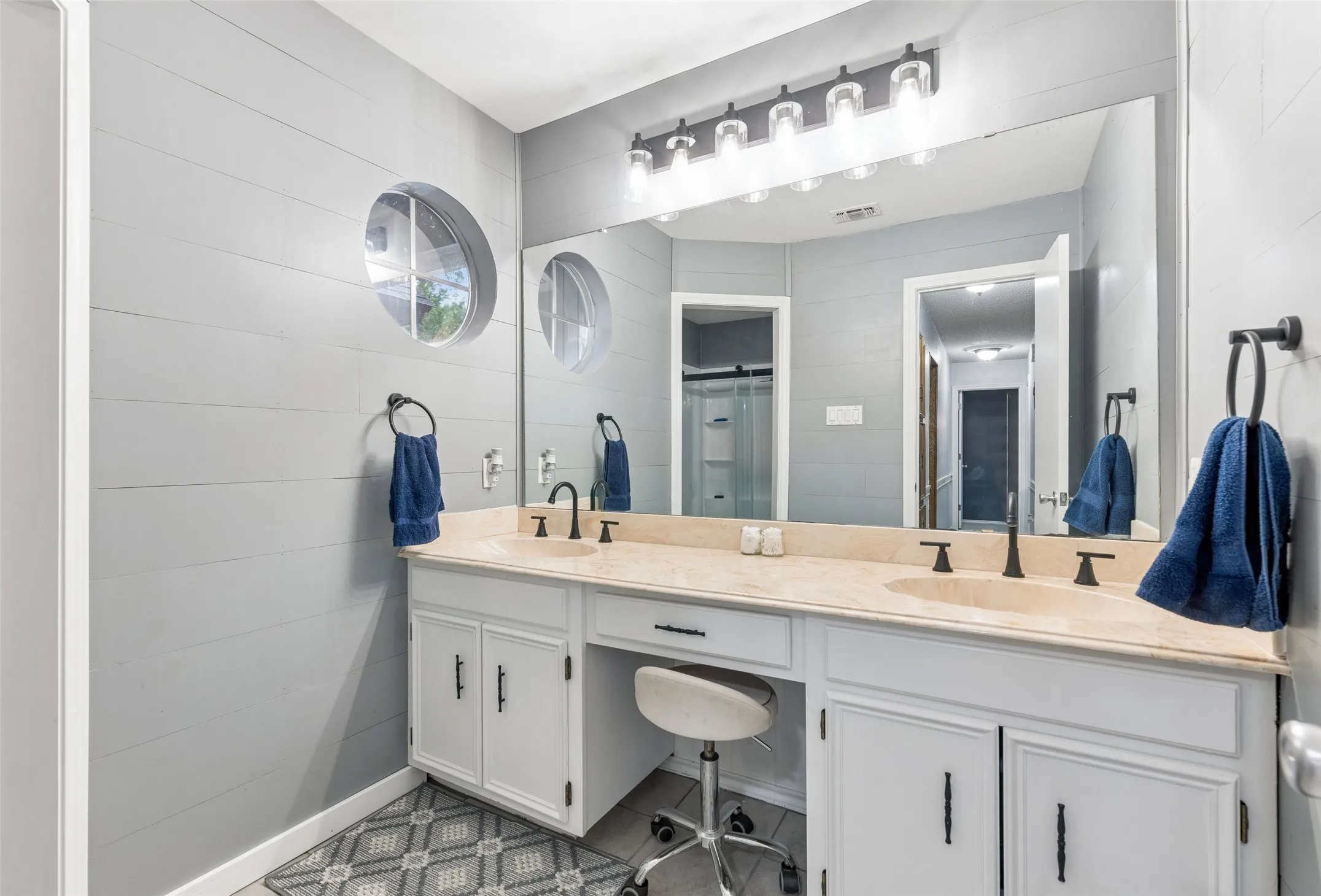 Single Family Residence For Sale in Tarrant County , 5707 Trail Crest Drive, Arlington, Texas 76017, 4 Bedroom, 2 Bathroom, 2 Garage spaces, 1,954 Sqft, built in 1977, Preowned, mls#21247902, Real Estate Agent in Arlington, Homes For Sale in Tarrant county, Homes For Sale in Arlington, Realtor in Arlington Texas, Real Estate Brokerage Independent Realty Texas, Luminita Cordes Realtor