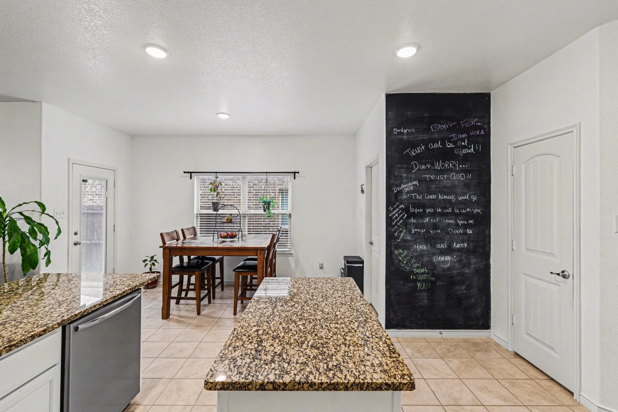 Single Family Residence For Sale in Denton County , 820 Lake Sierra Way, Little Elm, Texas 75068, 3 Bedroom, 3 Bathroom, 2 Garage spaces, 2,185 Sqft, built in 2017, Preowned, mls#21246704, Real Estate Agent in Little Elm, Homes For Sale in Denton county, Homes For Sale in Little Elm, Realtor in Little Elm Texas, Real Estate Brokerage Independent Realty Texas, Luminita Cordes Realtor