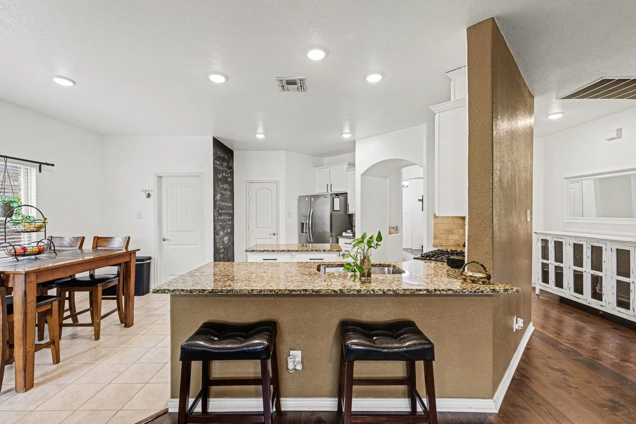 Single Family Residence For Sale in Denton County , 820 Lake Sierra Way, Little Elm, Texas 75068, 3 Bedroom, 3 Bathroom, 2 Garage spaces, 2,185 Sqft, built in 2017, Preowned, mls#21246704, Real Estate Agent in Little Elm, Homes For Sale in Denton county, Homes For Sale in Little Elm, Realtor in Little Elm Texas, Real Estate Brokerage Independent Realty Texas, Luminita Cordes Realtor