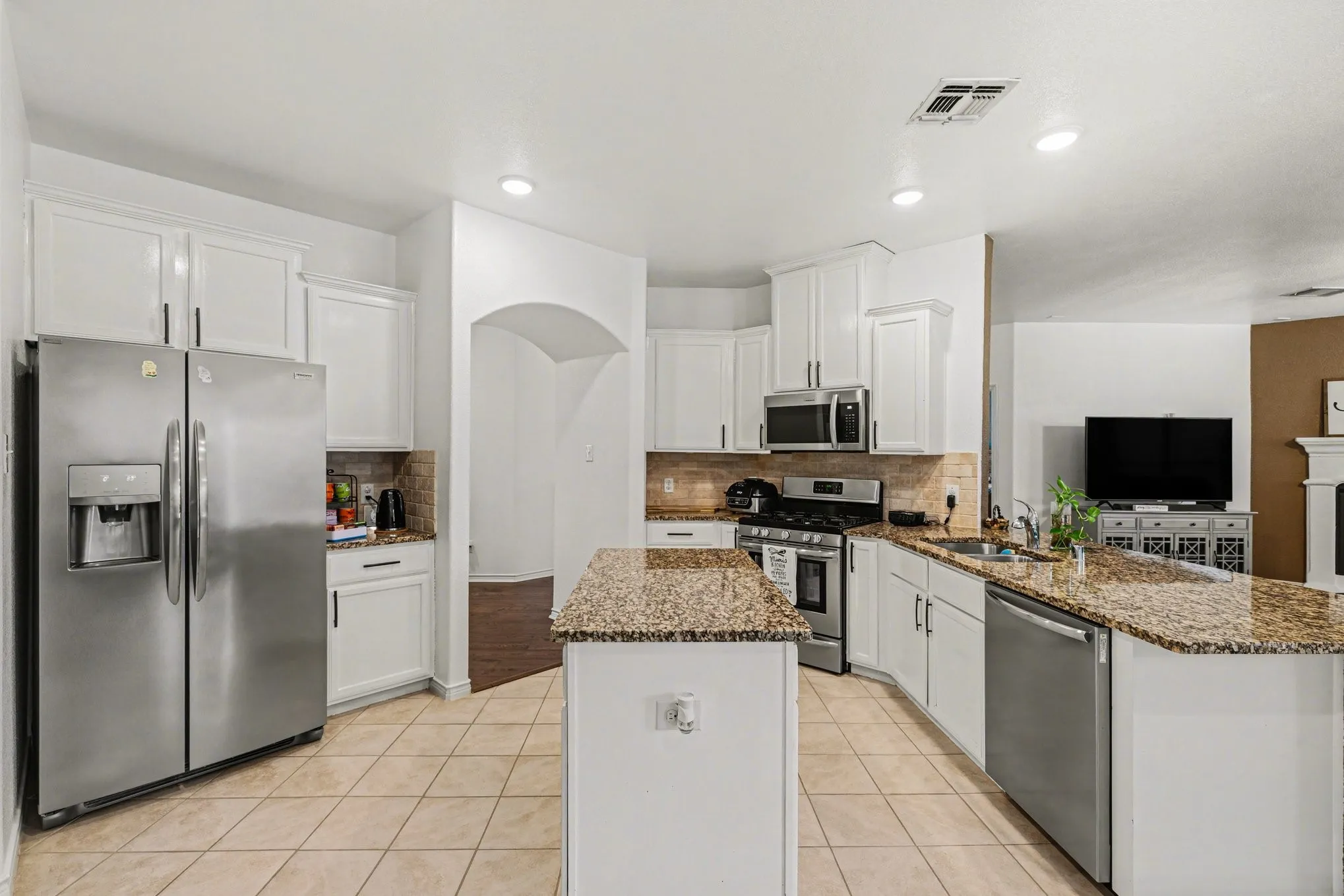 Single Family Residence For Sale in Denton County , 820 Lake Sierra Way, Little Elm, Texas 75068, 3 Bedroom, 3 Bathroom, 2 Garage spaces, 2,185 Sqft, built in 2017, Preowned, mls#21246704, Real Estate Agent in Little Elm, Homes For Sale in Denton county, Homes For Sale in Little Elm, Realtor in Little Elm Texas, Real Estate Brokerage Independent Realty Texas, Luminita Cordes Realtor