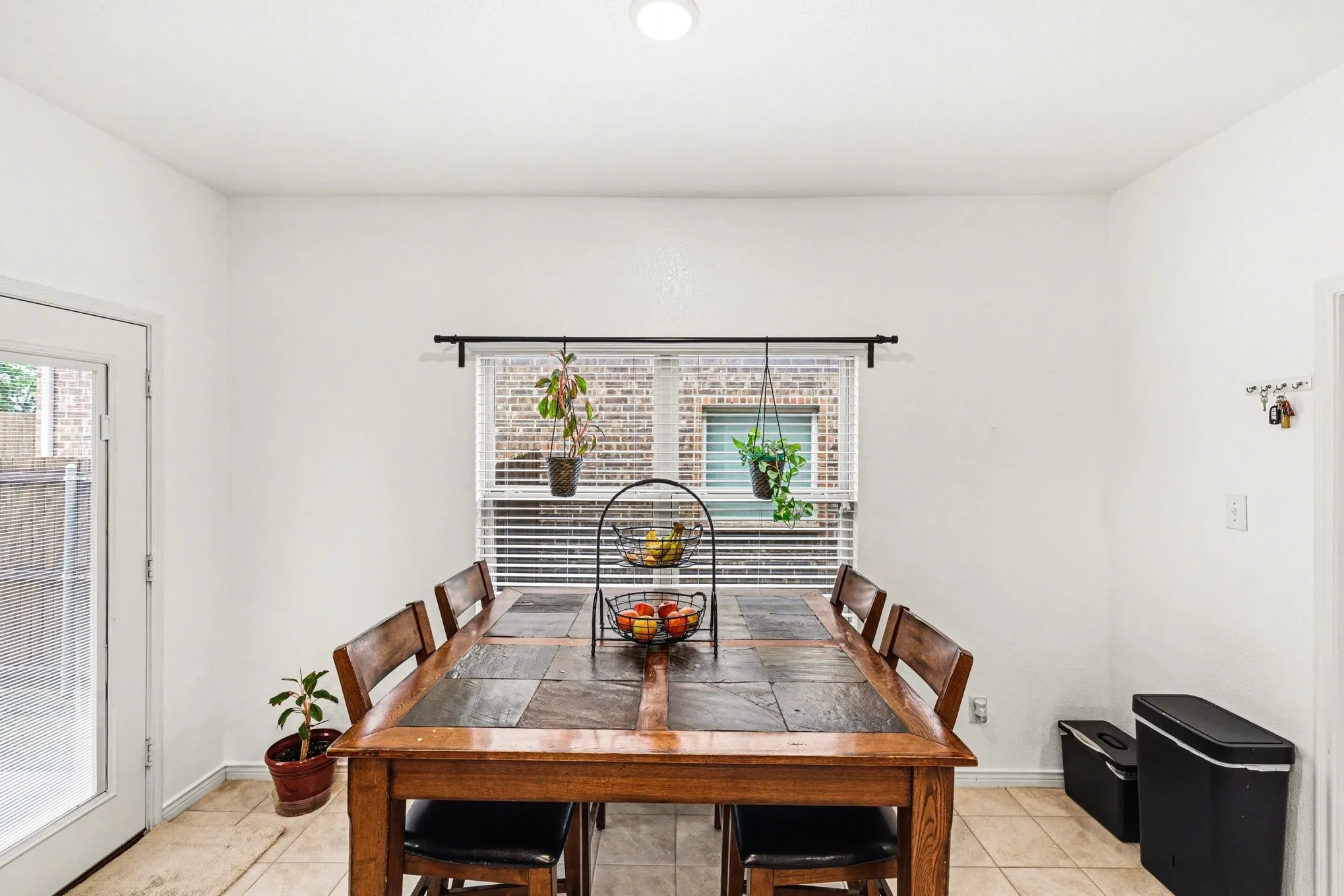 Single Family Residence For Sale in Denton County , 820 Lake Sierra Way, Little Elm, Texas 75068, 3 Bedroom, 3 Bathroom, 2 Garage spaces, 2,185 Sqft, built in 2017, Preowned, mls#21246704, Real Estate Agent in Little Elm, Homes For Sale in Denton county, Homes For Sale in Little Elm, Realtor in Little Elm Texas, Real Estate Brokerage Independent Realty Texas, Luminita Cordes Realtor