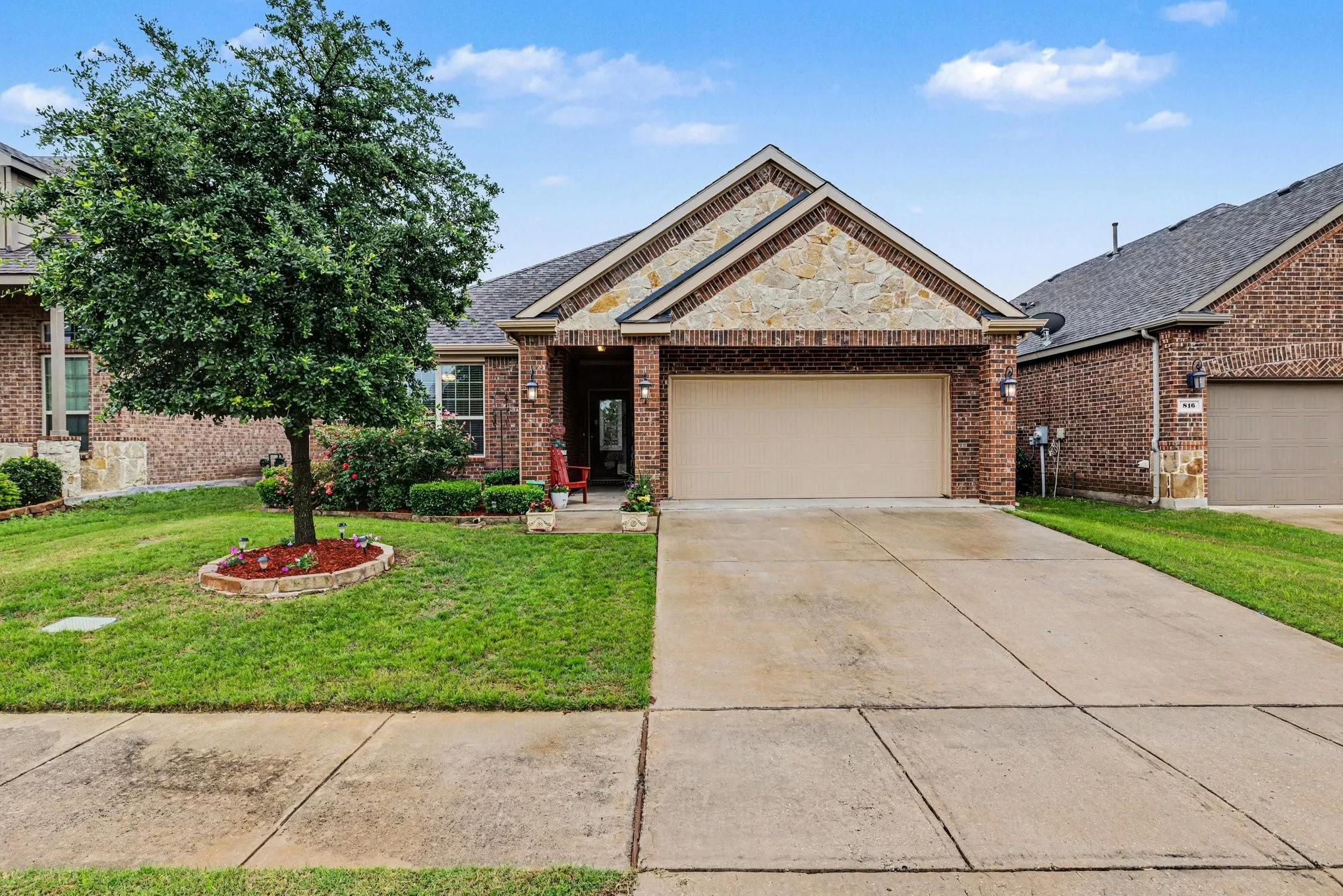 Single Family Residence For Sale in Denton County , 820 Lake Sierra Way, Little Elm, Texas 75068, 3 Bedroom, 3 Bathroom, 2 Garage spaces, 2,185 Sqft, built in 2017, Preowned, mls#21246704, Real Estate Agent in Little Elm, Homes For Sale in Denton county, Homes For Sale in Little Elm, Realtor in Little Elm Texas, Real Estate Brokerage Independent Realty Texas, Luminita Cordes Realtor
