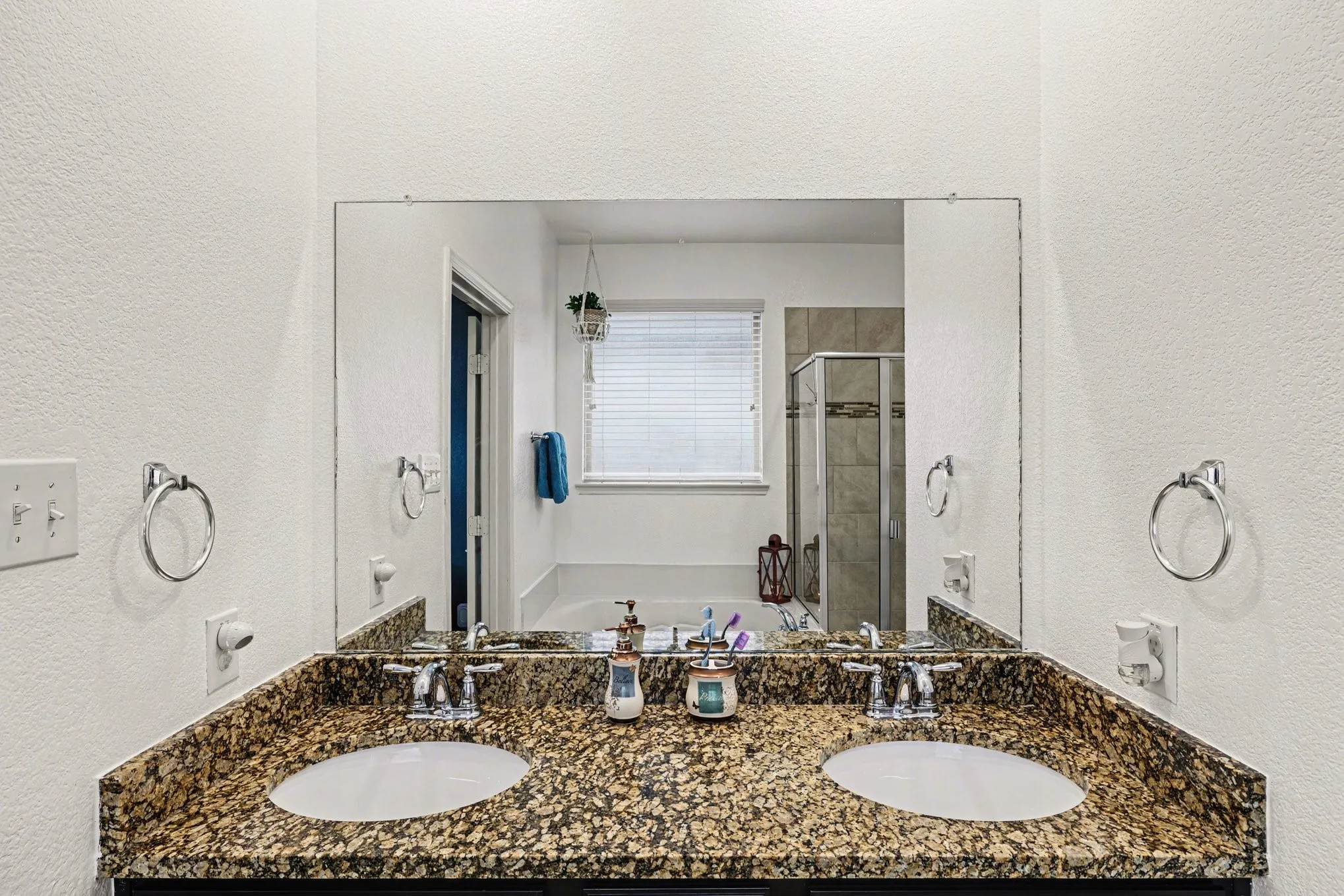 Single Family Residence For Sale in Denton County , 820 Lake Sierra Way, Little Elm, Texas 75068, 3 Bedroom, 3 Bathroom, 2 Garage spaces, 2,185 Sqft, built in 2017, Preowned, mls#21246704, Real Estate Agent in Little Elm, Homes For Sale in Denton county, Homes For Sale in Little Elm, Realtor in Little Elm Texas, Real Estate Brokerage Independent Realty Texas, Luminita Cordes Realtor
