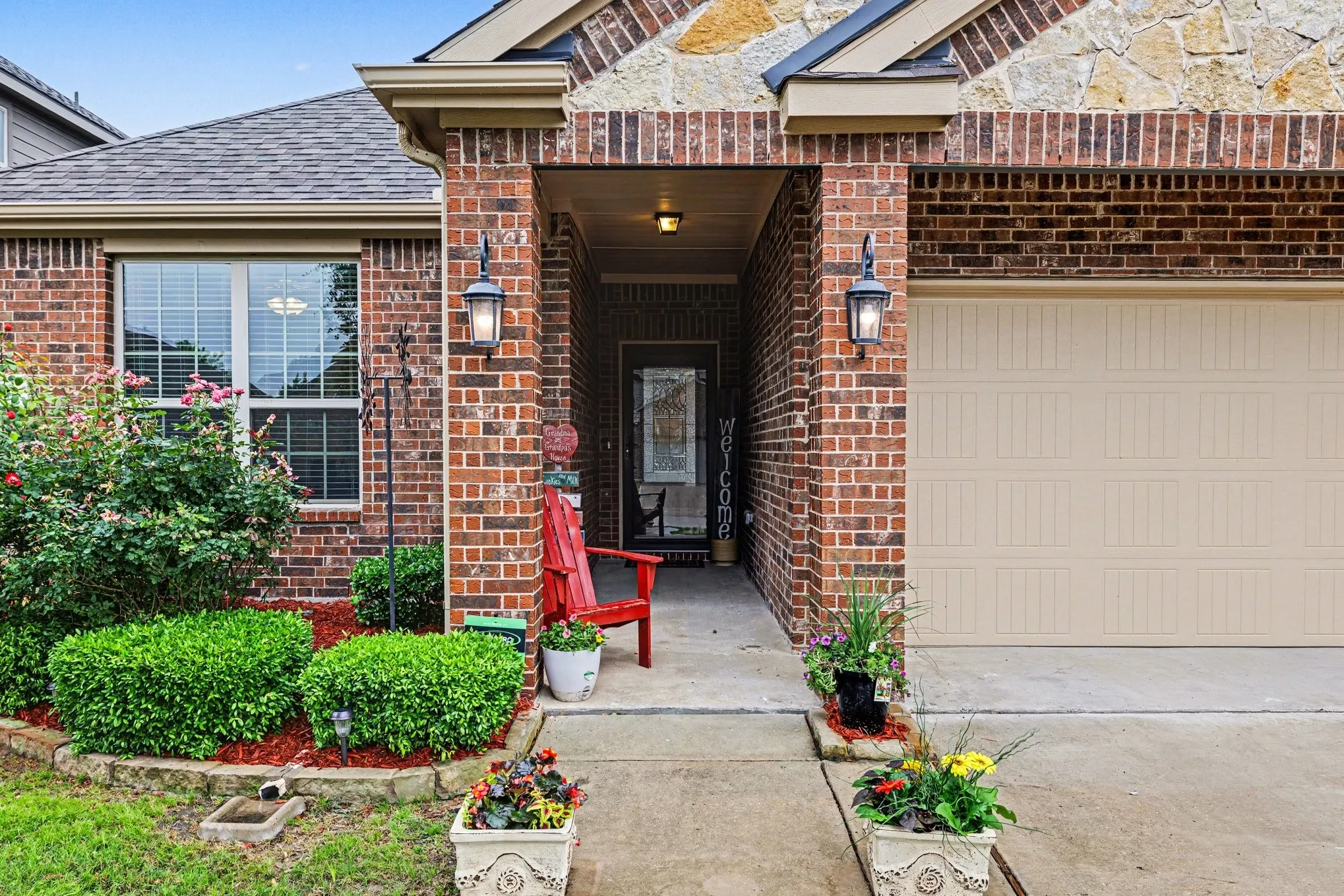 Single Family Residence For Sale in Denton County , 820 Lake Sierra Way, Little Elm, Texas 75068, 3 Bedroom, 3 Bathroom, 2 Garage spaces, 2,185 Sqft, built in 2017, Preowned, mls#21246704, Real Estate Agent in Little Elm, Homes For Sale in Denton county, Homes For Sale in Little Elm, Realtor in Little Elm Texas, Real Estate Brokerage Independent Realty Texas, Luminita Cordes Realtor