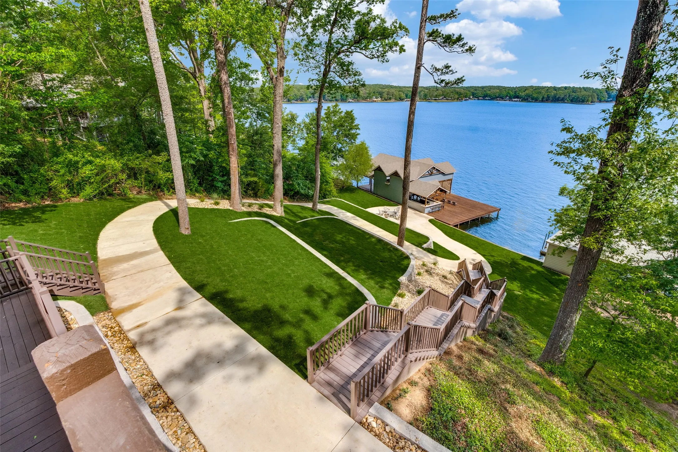 Single Family Residence For Sale in Franklin (TX) County , 1478 Charlya Drive, Scroggins, Texas 75480, 5 Bedroom, 6 Bathroom, Garage spaces, 3,937 Sqft, built in 2004, Preowned, mls#21248013, Real Estate Agent in Scroggins, Homes For Sale in Franklin (TX) county, Homes For Sale in Scroggins, Realtor in Scroggins Texas, Real Estate Brokerage Independent Realty Texas, Luminita Cordes Realtor