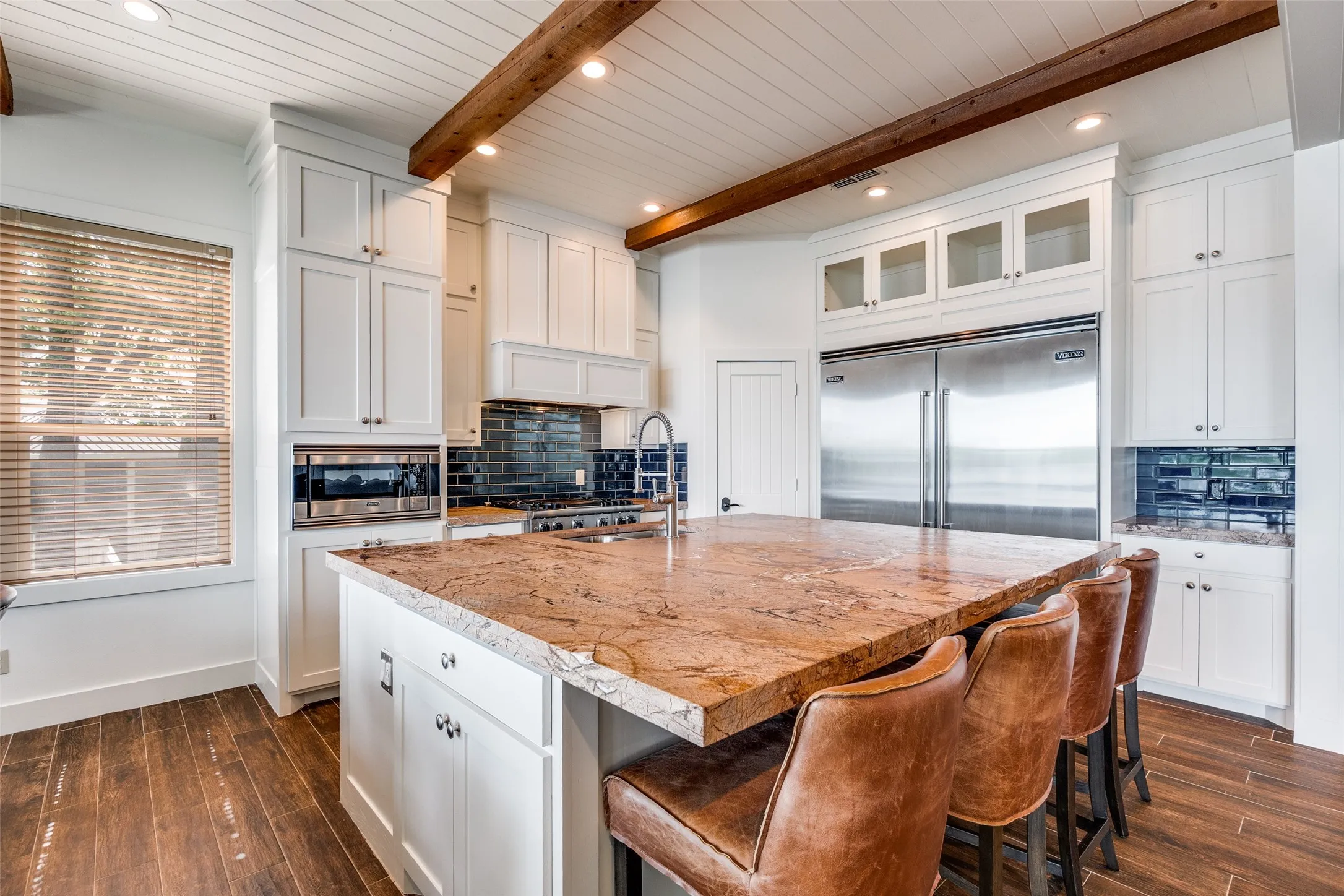 Single Family Residence For Sale in Franklin (TX) County , 1478 Charlya Drive, Scroggins, Texas 75480, 5 Bedroom, 6 Bathroom, Garage spaces, 3,937 Sqft, built in 2004, Preowned, mls#21248013, Real Estate Agent in Scroggins, Homes For Sale in Franklin (TX) county, Homes For Sale in Scroggins, Realtor in Scroggins Texas, Real Estate Brokerage Independent Realty Texas, Luminita Cordes Realtor