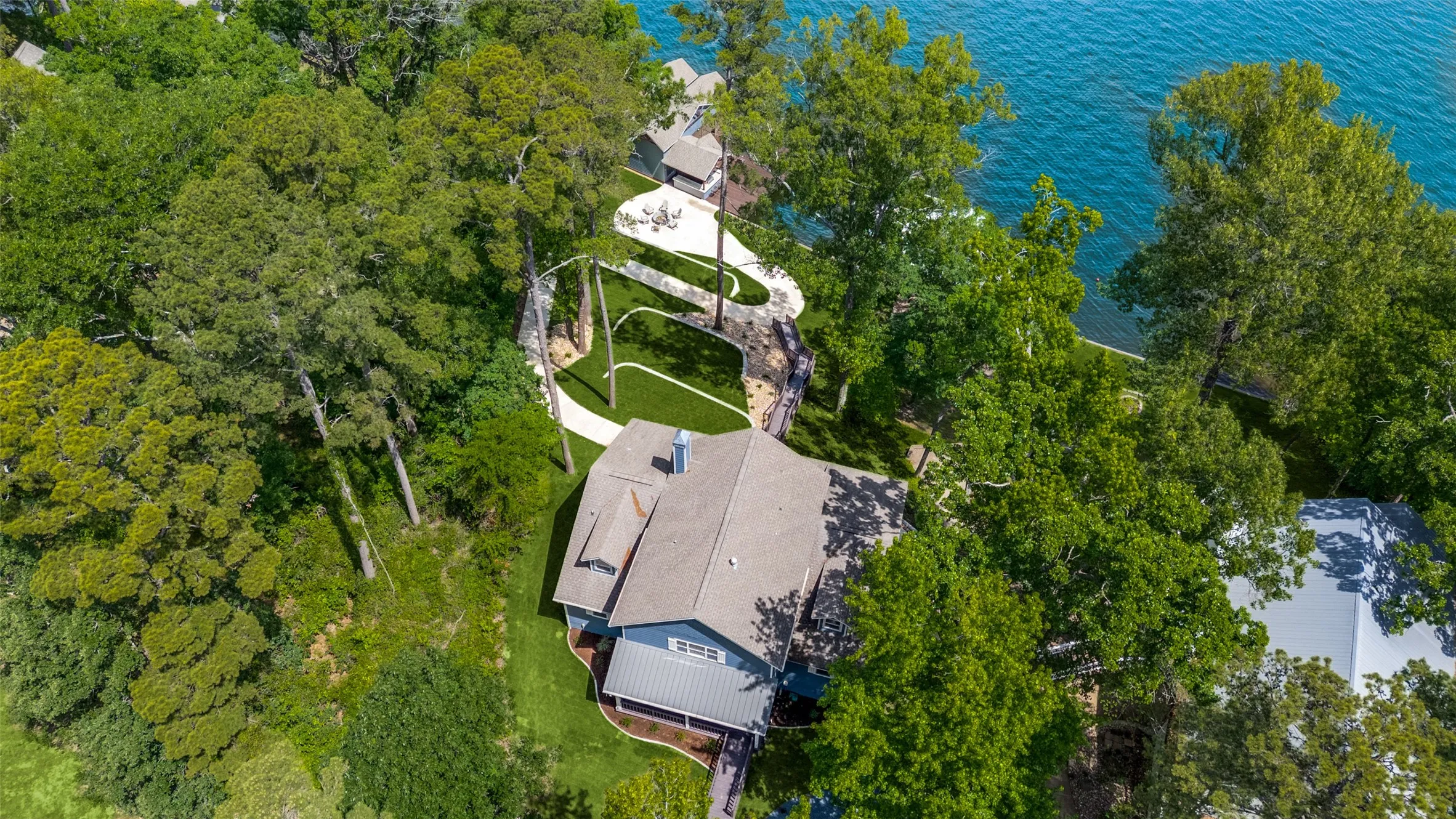 Single Family Residence For Sale in Franklin (TX) County , 1478 Charlya Drive, Scroggins, Texas 75480, 5 Bedroom, 6 Bathroom, Garage spaces, 3,937 Sqft, built in 2004, Preowned, mls#21248013, Real Estate Agent in Scroggins, Homes For Sale in Franklin (TX) county, Homes For Sale in Scroggins, Realtor in Scroggins Texas, Real Estate Brokerage Independent Realty Texas, Luminita Cordes Realtor