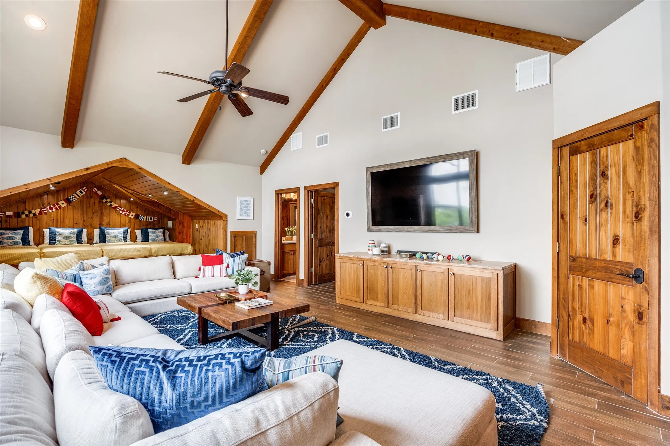 Single Family Residence For Sale in Franklin (TX) County , 1478 Charlya Drive, Scroggins, Texas 75480, 5 Bedroom, 6 Bathroom, Garage spaces, 3,937 Sqft, built in 2004, Preowned, mls#21248013, Real Estate Agent in Scroggins, Homes For Sale in Franklin (TX) county, Homes For Sale in Scroggins, Realtor in Scroggins Texas, Real Estate Brokerage Independent Realty Texas, Luminita Cordes Realtor