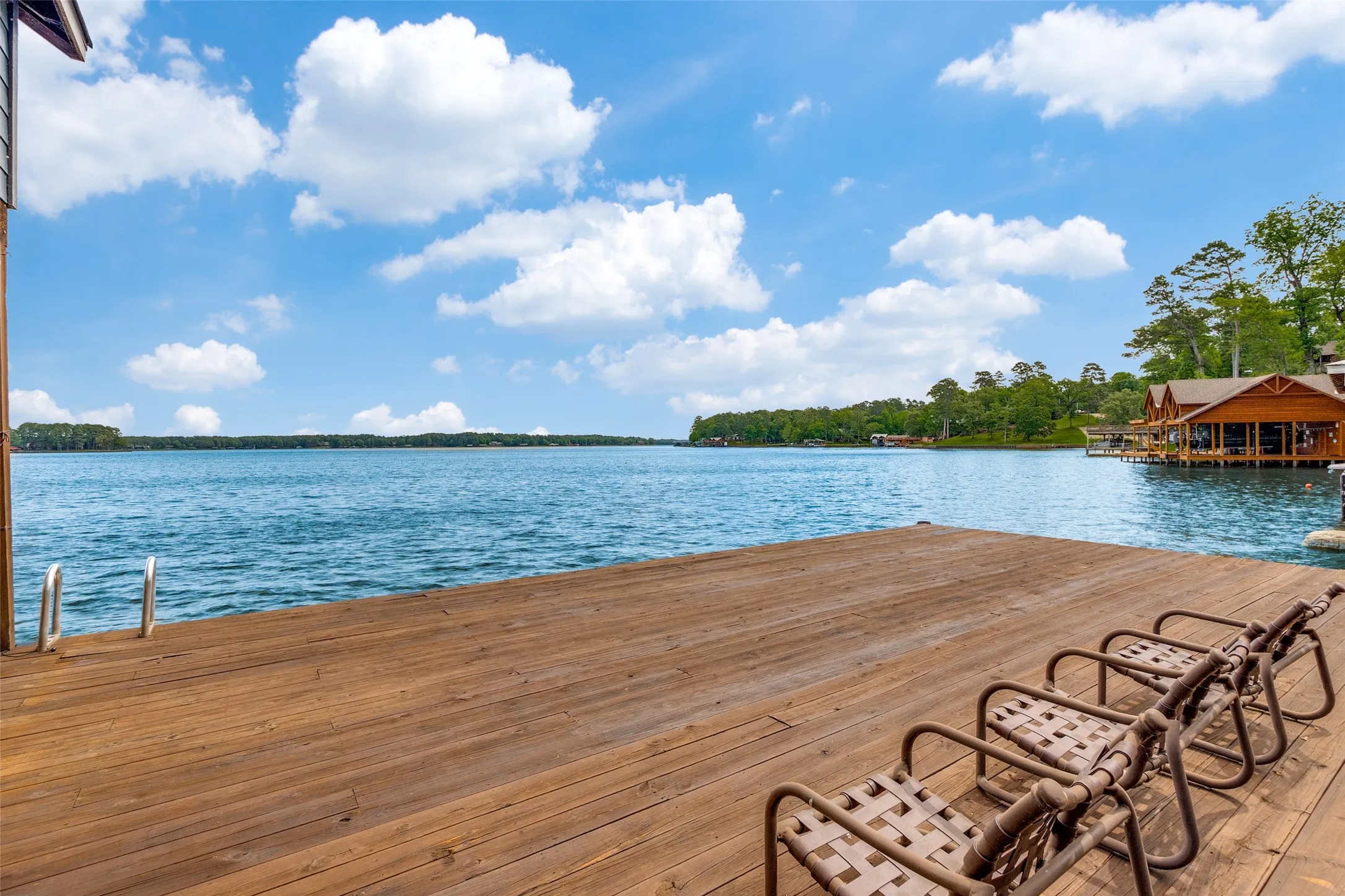 Single Family Residence For Sale in Franklin (TX) County , 1478 Charlya Drive, Scroggins, Texas 75480, 5 Bedroom, 6 Bathroom, Garage spaces, 3,937 Sqft, built in 2004, Preowned, mls#21248013, Real Estate Agent in Scroggins, Homes For Sale in Franklin (TX) county, Homes For Sale in Scroggins, Realtor in Scroggins Texas, Real Estate Brokerage Independent Realty Texas, Luminita Cordes Realtor