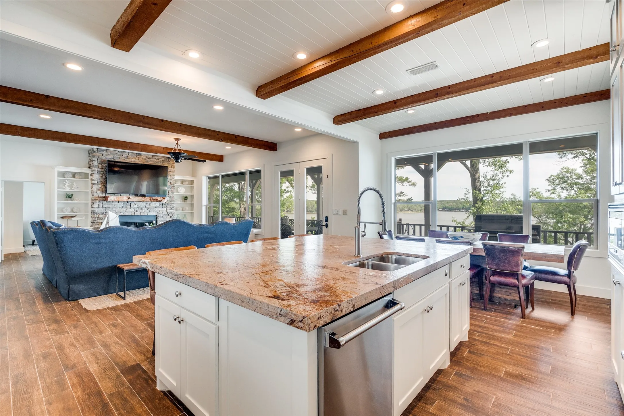 Single Family Residence For Sale in Franklin (TX) County , 1478 Charlya Drive, Scroggins, Texas 75480, 5 Bedroom, 6 Bathroom, Garage spaces, 3,937 Sqft, built in 2004, Preowned, mls#21248013, Real Estate Agent in Scroggins, Homes For Sale in Franklin (TX) county, Homes For Sale in Scroggins, Realtor in Scroggins Texas, Real Estate Brokerage Independent Realty Texas, Luminita Cordes Realtor