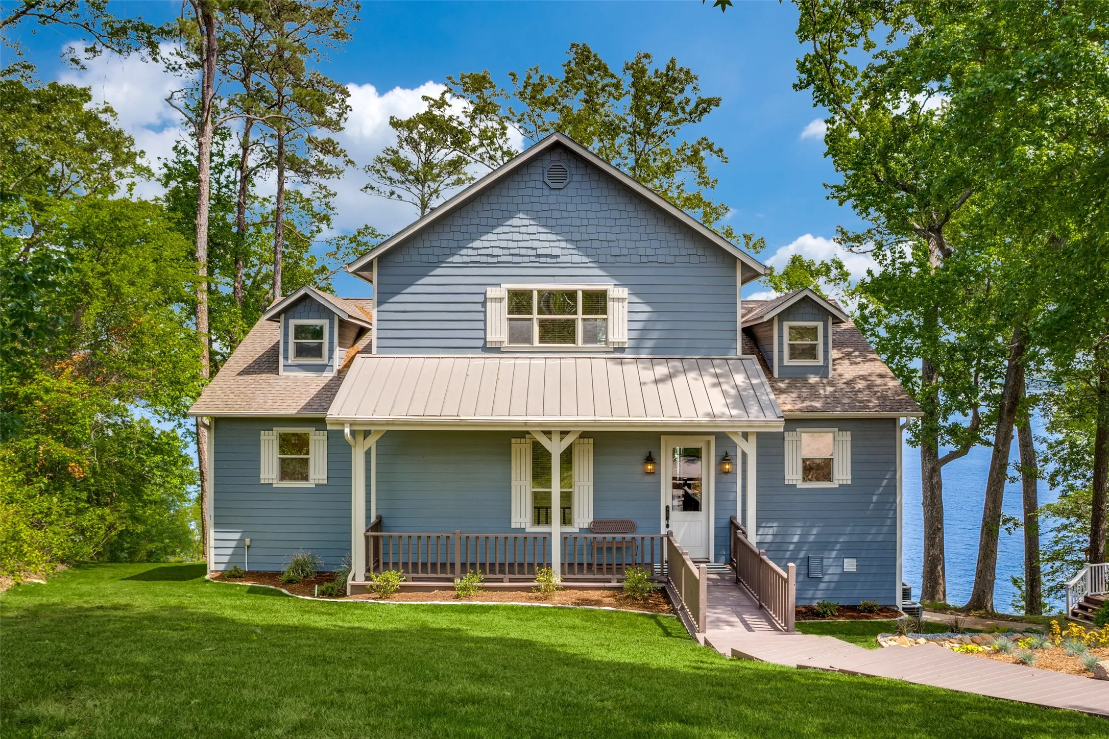 Single Family Residence For Sale in Franklin (TX) County , 1478 Charlya Drive, Scroggins, Texas 75480, 5 Bedroom, 6 Bathroom, Garage spaces, 3,937 Sqft, built in 2004, Preowned, mls#21248013, Real Estate Agent in Scroggins, Homes For Sale in Franklin (TX) county, Homes For Sale in Scroggins, Realtor in Scroggins Texas, Real Estate Brokerage Independent Realty Texas, Luminita Cordes Realtor