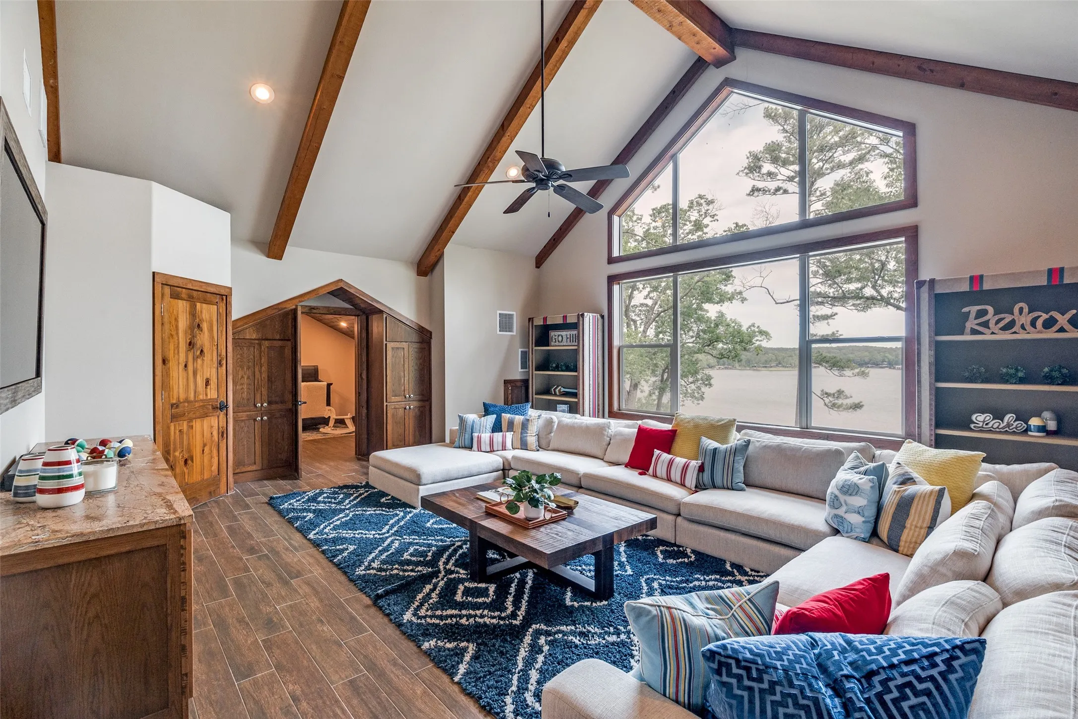 Single Family Residence For Sale in Franklin (TX) County , 1478 Charlya Drive, Scroggins, Texas 75480, 5 Bedroom, 6 Bathroom, Garage spaces, 3,937 Sqft, built in 2004, Preowned, mls#21248013, Real Estate Agent in Scroggins, Homes For Sale in Franklin (TX) county, Homes For Sale in Scroggins, Realtor in Scroggins Texas, Real Estate Brokerage Independent Realty Texas, Luminita Cordes Realtor